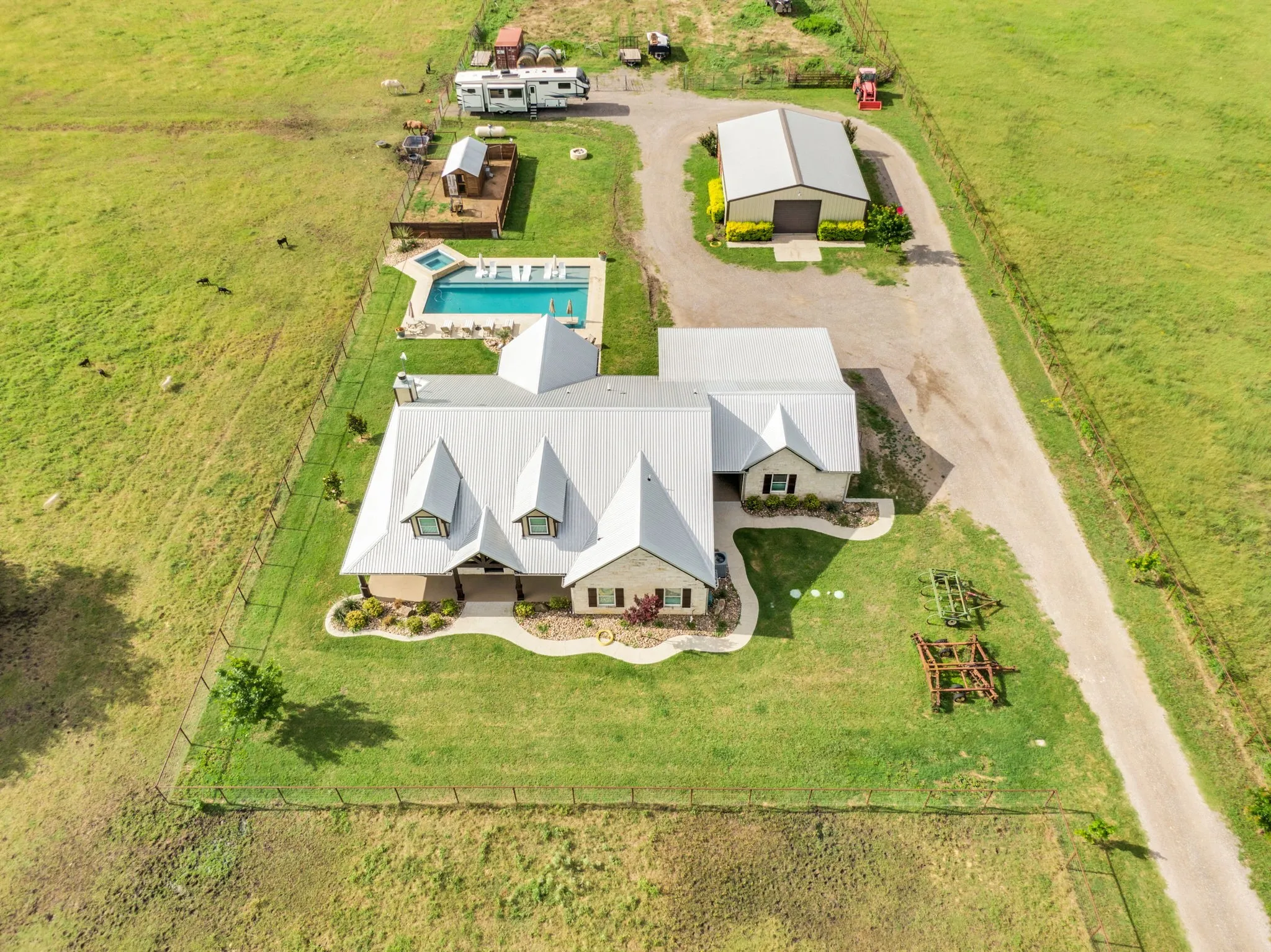 Single Family Residence For Sale in Ellis County , 61 Rockett Lane, Pecan Hill, Texas 75154, 4 Bedroom, 3 Bathroom, 1 Garage spaces, 2,885 Sqft, built in 2016, mls#21297961, Real Estate Agent in Pecan Hill, Homes For Sale in Ellis county, Homes For Sale in Pecan Hill, Realtor in Pecan Hill Texas, Real Estate Brokerage Independent Realty Texas, Luminita Cordes Realtor