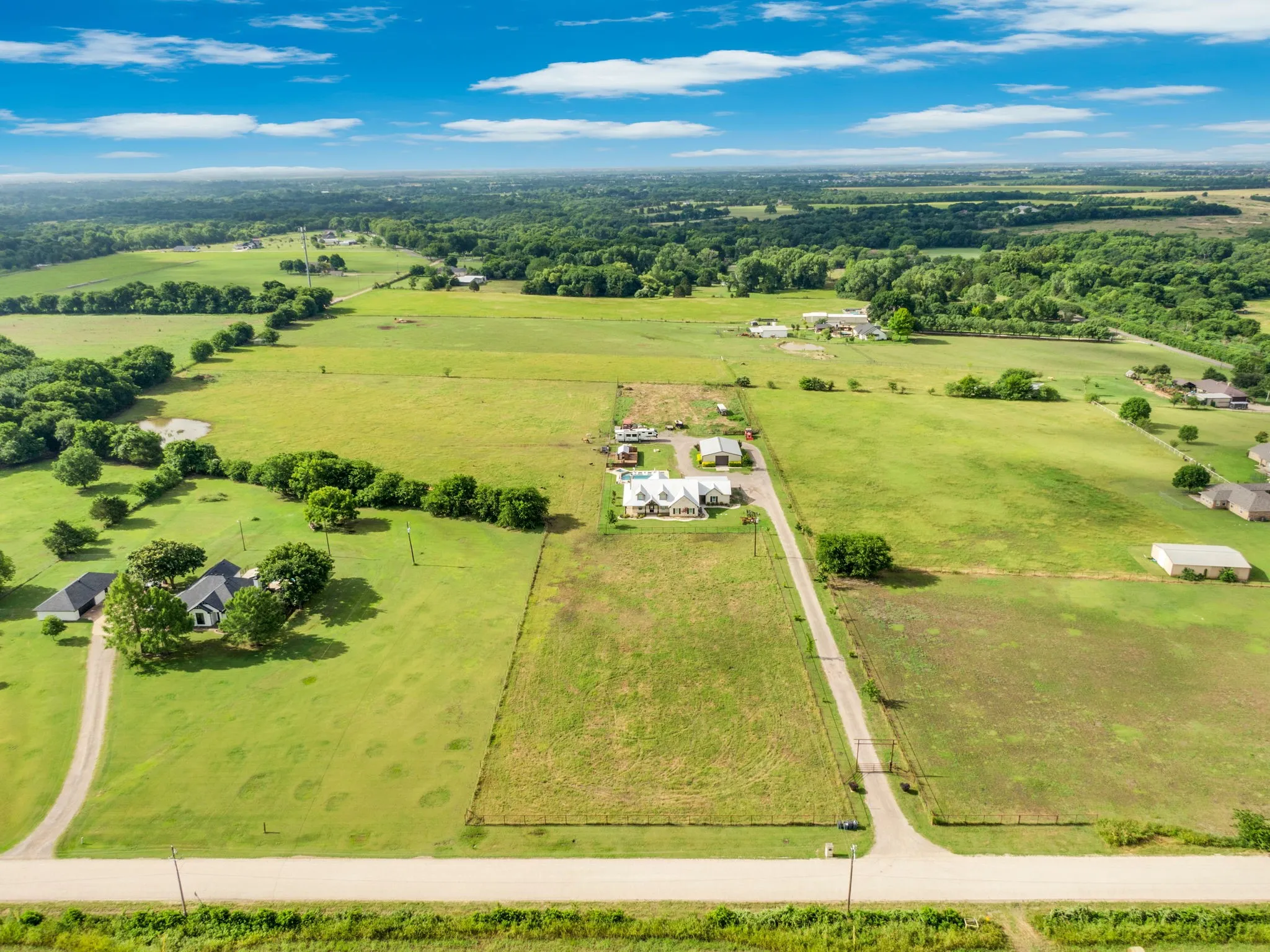 Single Family Residence For Sale in Ellis County , 61 Rockett Lane, Pecan Hill, Texas 75154, 4 Bedroom, 3 Bathroom, 1 Garage spaces, 2,885 Sqft, built in 2016, mls#21297961, Real Estate Agent in Pecan Hill, Homes For Sale in Ellis county, Homes For Sale in Pecan Hill, Realtor in Pecan Hill Texas, Real Estate Brokerage Independent Realty Texas, Luminita Cordes Realtor