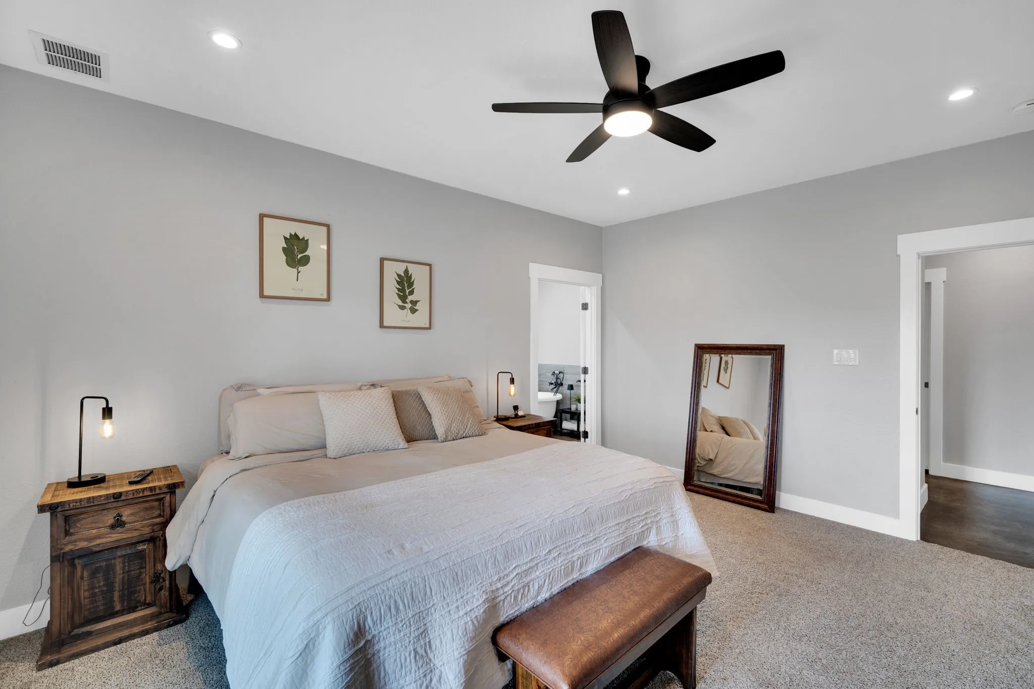 Single Family Residence For Sale in Ellis County , 61 Rockett Lane, Pecan Hill, Texas 75154, 4 Bedroom, 3 Bathroom, 1 Garage spaces, 2,885 Sqft, built in 2016, mls#21297961, Real Estate Agent in Pecan Hill, Homes For Sale in Ellis county, Homes For Sale in Pecan Hill, Realtor in Pecan Hill Texas, Real Estate Brokerage Independent Realty Texas, Luminita Cordes Realtor