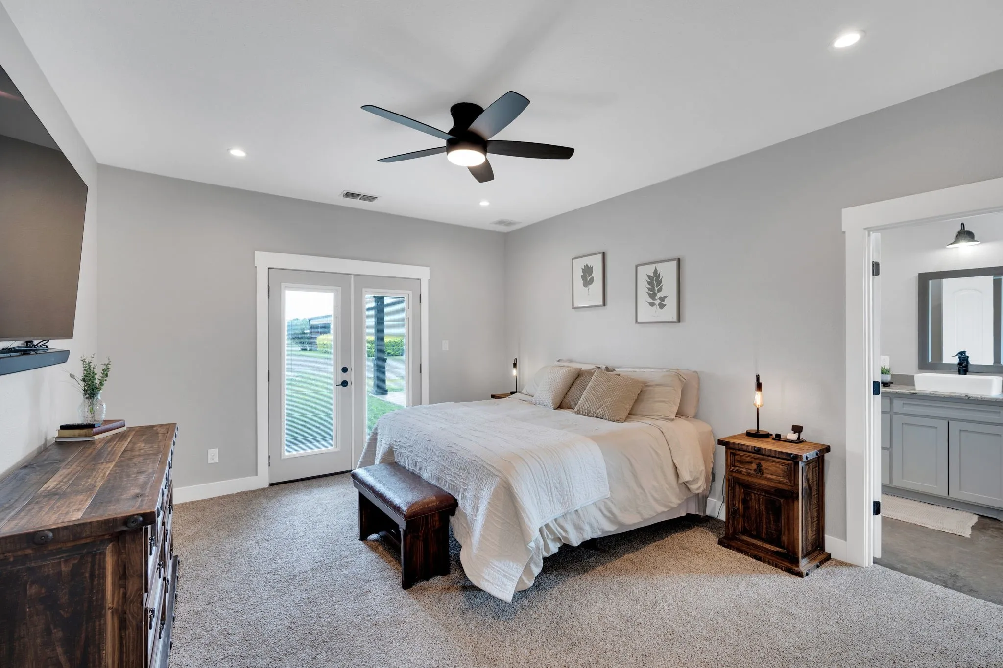Single Family Residence For Sale in Ellis County , 61 Rockett Lane, Pecan Hill, Texas 75154, 4 Bedroom, 3 Bathroom, 1 Garage spaces, 2,885 Sqft, built in 2016, mls#21297961, Real Estate Agent in Pecan Hill, Homes For Sale in Ellis county, Homes For Sale in Pecan Hill, Realtor in Pecan Hill Texas, Real Estate Brokerage Independent Realty Texas, Luminita Cordes Realtor