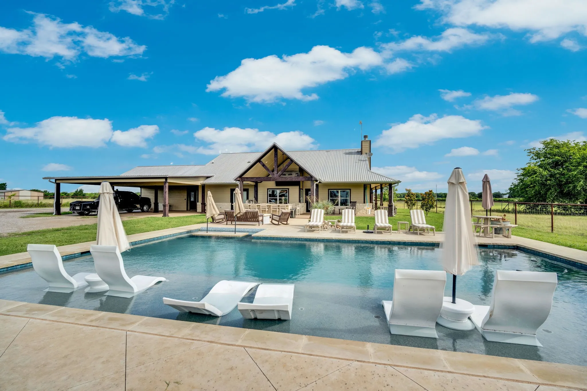Single Family Residence For Sale in Ellis County , 61 Rockett Lane, Pecan Hill, Texas 75154, 4 Bedroom, 3 Bathroom, 1 Garage spaces, 2,885 Sqft, built in 2016, mls#21297961, Real Estate Agent in Pecan Hill, Homes For Sale in Ellis county, Homes For Sale in Pecan Hill, Realtor in Pecan Hill Texas, Real Estate Brokerage Independent Realty Texas, Luminita Cordes Realtor