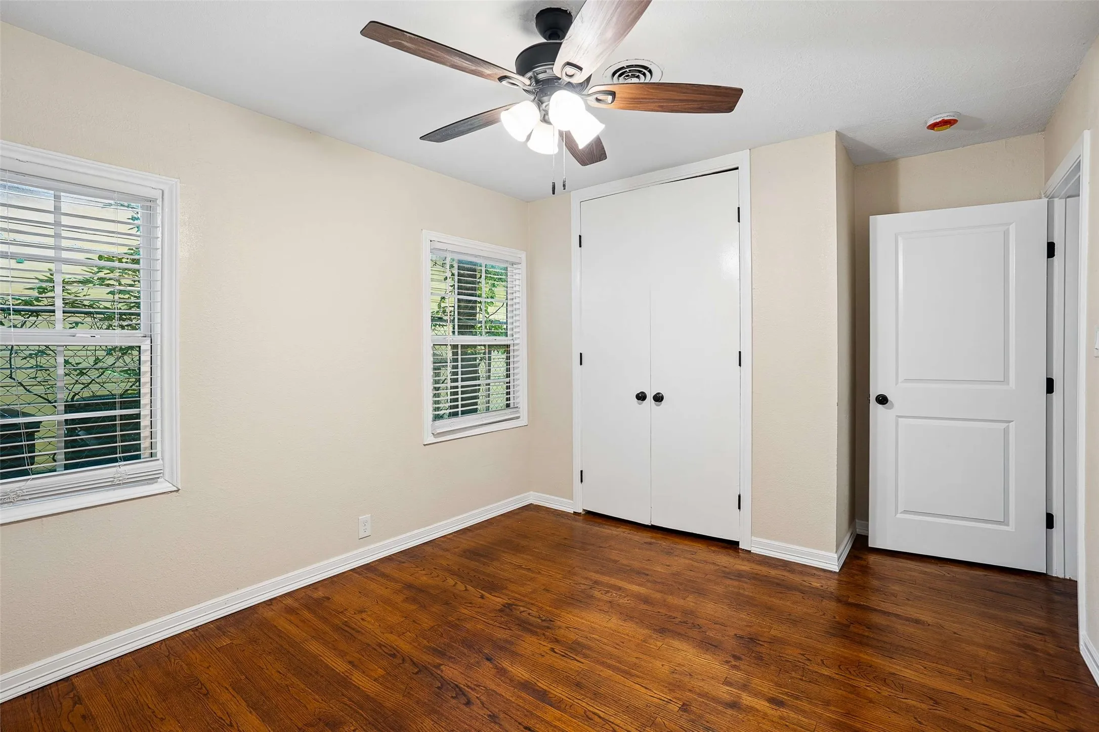 Single Family Residence For Sale in Tarrant County , 4113 Pate Drive, Fort Worth, Texas 76119, 4 Bedroom, 3 Bathroom, 1 Garage spaces, 1,559 Sqft, built in 1955, mls#21301226, Real Estate Agent in Fort Worth, Homes For Sale in Tarrant county, Homes For Sale in Fort Worth, Realtor in Fort Worth Texas, Real Estate Brokerage Independent Realty Texas, Luminita Cordes Realtor