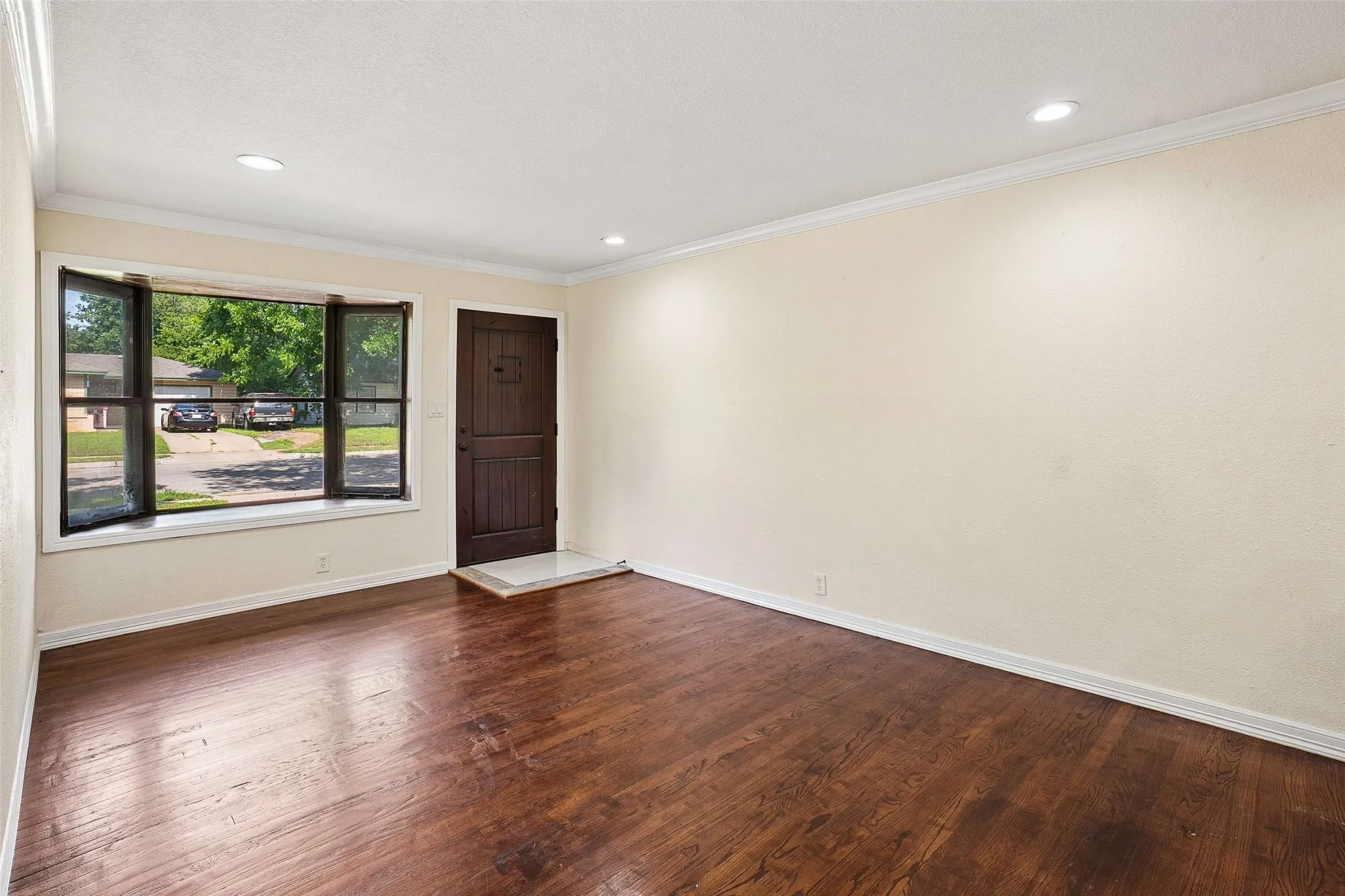 Single Family Residence For Sale in Tarrant County , 4113 Pate Drive, Fort Worth, Texas 76119, 4 Bedroom, 3 Bathroom, 1 Garage spaces, 1,559 Sqft, built in 1955, mls#21301226, Real Estate Agent in Fort Worth, Homes For Sale in Tarrant county, Homes For Sale in Fort Worth, Realtor in Fort Worth Texas, Real Estate Brokerage Independent Realty Texas, Luminita Cordes Realtor