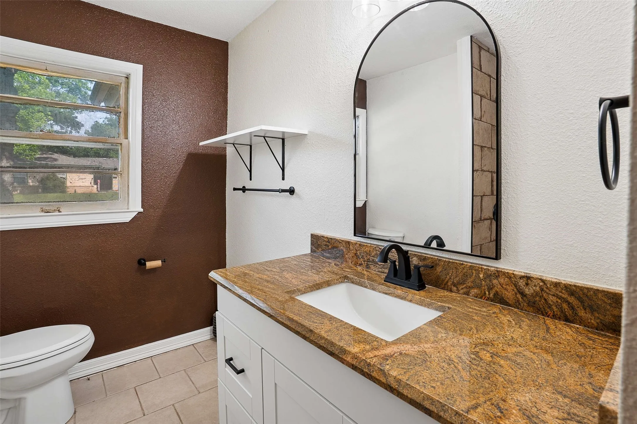 Single Family Residence For Sale in Tarrant County , 4113 Pate Drive, Fort Worth, Texas 76119, 4 Bedroom, 3 Bathroom, 1 Garage spaces, 1,559 Sqft, built in 1955, mls#21301226, Real Estate Agent in Fort Worth, Homes For Sale in Tarrant county, Homes For Sale in Fort Worth, Realtor in Fort Worth Texas, Real Estate Brokerage Independent Realty Texas, Luminita Cordes Realtor