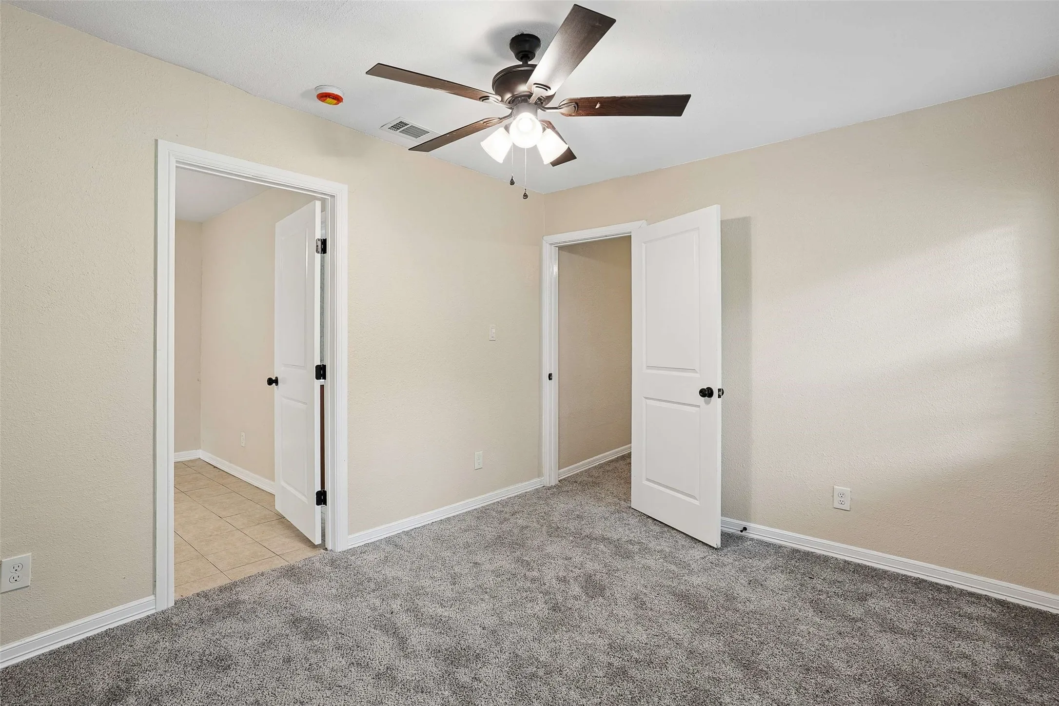 Single Family Residence For Sale in Tarrant County , 4113 Pate Drive, Fort Worth, Texas 76119, 4 Bedroom, 3 Bathroom, 1 Garage spaces, 1,559 Sqft, built in 1955, mls#21301226, Real Estate Agent in Fort Worth, Homes For Sale in Tarrant county, Homes For Sale in Fort Worth, Realtor in Fort Worth Texas, Real Estate Brokerage Independent Realty Texas, Luminita Cordes Realtor