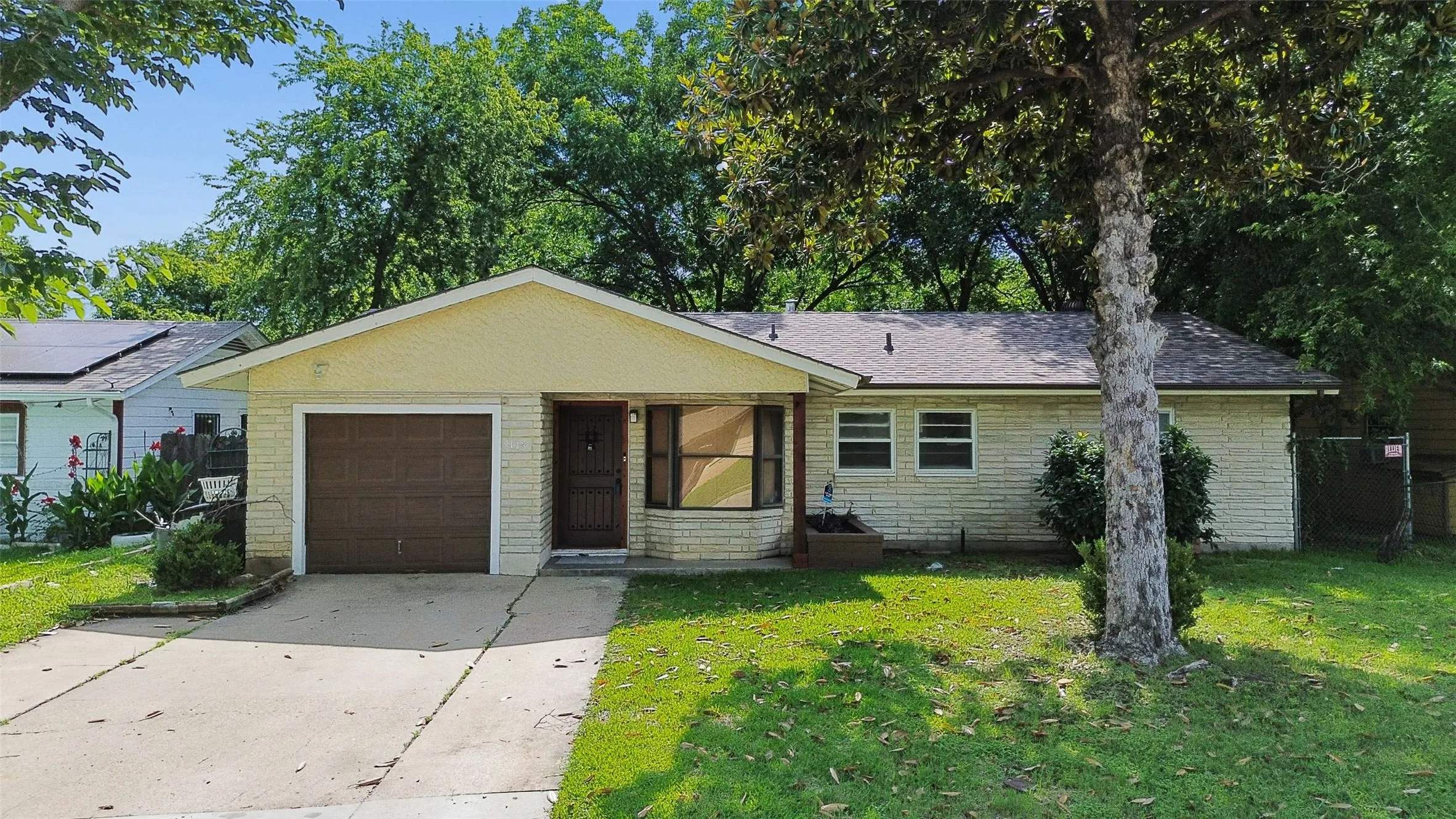 Single Family Residence For Sale in Tarrant County , 4113 Pate Drive, Fort Worth, Texas 76119, 4 Bedroom, 3 Bathroom, 1 Garage spaces, 1,559 Sqft, built in 1955, mls#21301226, Real Estate Agent in Fort Worth, Homes For Sale in Tarrant county, Homes For Sale in Fort Worth, Realtor in Fort Worth Texas, Real Estate Brokerage Independent Realty Texas, Luminita Cordes Realtor