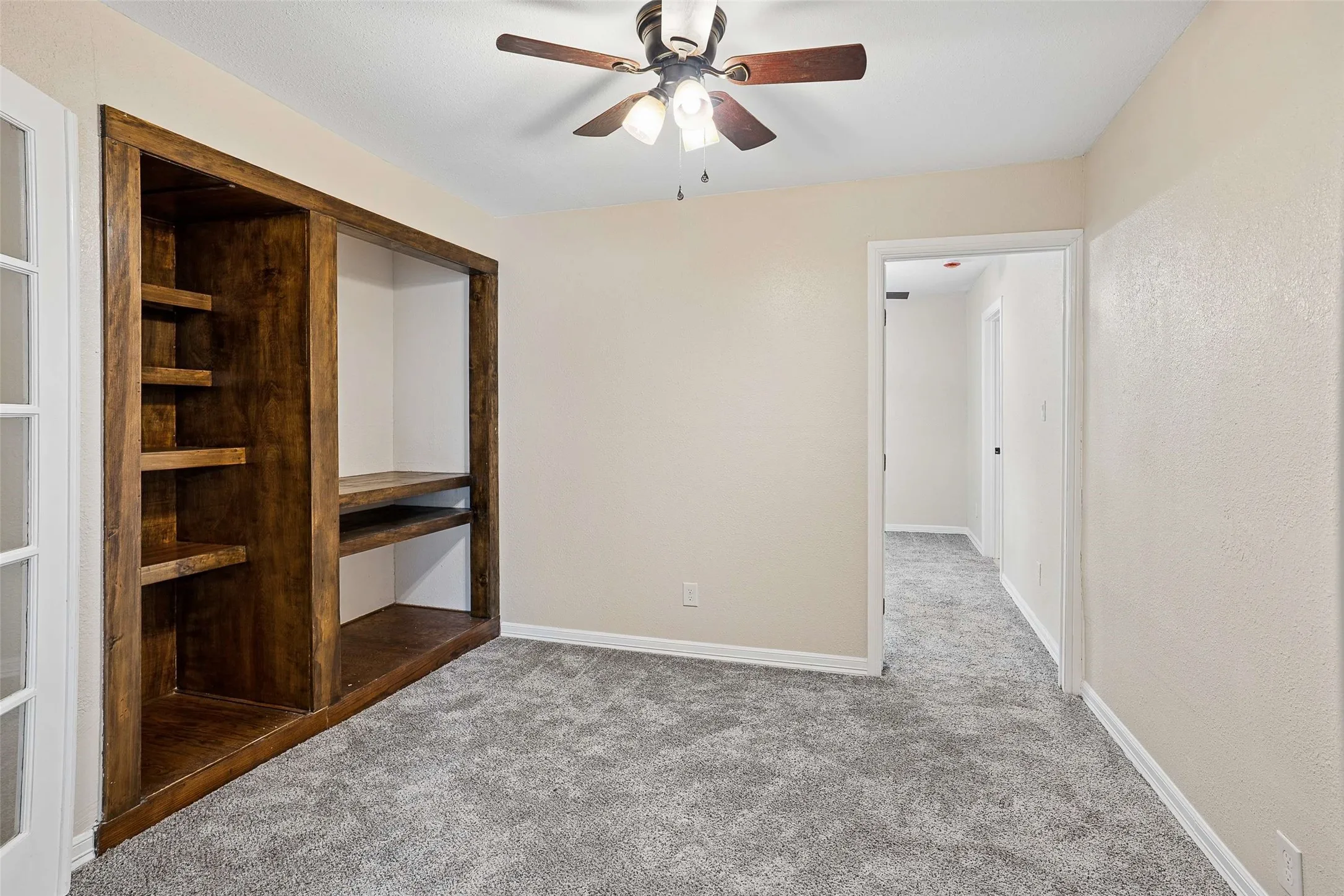 Single Family Residence For Sale in Tarrant County , 4113 Pate Drive, Fort Worth, Texas 76119, 4 Bedroom, 3 Bathroom, 1 Garage spaces, 1,559 Sqft, built in 1955, mls#21301226, Real Estate Agent in Fort Worth, Homes For Sale in Tarrant county, Homes For Sale in Fort Worth, Realtor in Fort Worth Texas, Real Estate Brokerage Independent Realty Texas, Luminita Cordes Realtor
