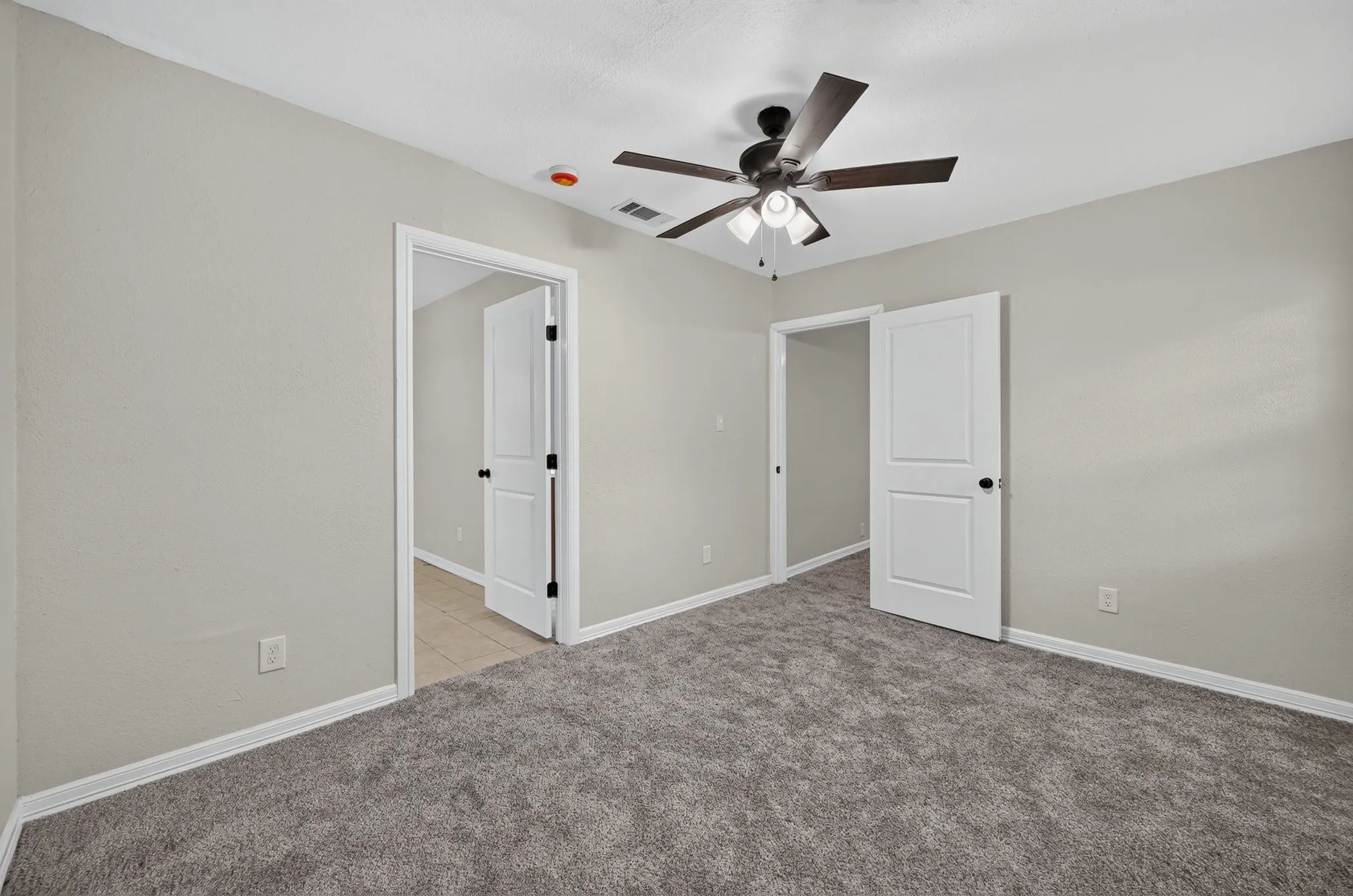 Single Family Residence For Sale in Tarrant County , 4113 Pate Drive, Fort Worth, Texas 76119, 4 Bedroom, 3 Bathroom, 1 Garage spaces, 1,559 Sqft, built in 1955, mls#21301226, Real Estate Agent in Fort Worth, Homes For Sale in Tarrant county, Homes For Sale in Fort Worth, Realtor in Fort Worth Texas, Real Estate Brokerage Independent Realty Texas, Luminita Cordes Realtor