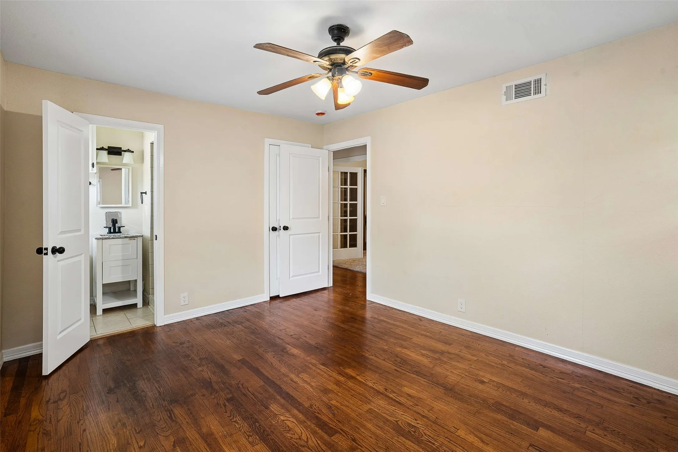 Single Family Residence For Sale in Tarrant County , 4113 Pate Drive, Fort Worth, Texas 76119, 4 Bedroom, 3 Bathroom, 1 Garage spaces, 1,559 Sqft, built in 1955, mls#21301226, Real Estate Agent in Fort Worth, Homes For Sale in Tarrant county, Homes For Sale in Fort Worth, Realtor in Fort Worth Texas, Real Estate Brokerage Independent Realty Texas, Luminita Cordes Realtor