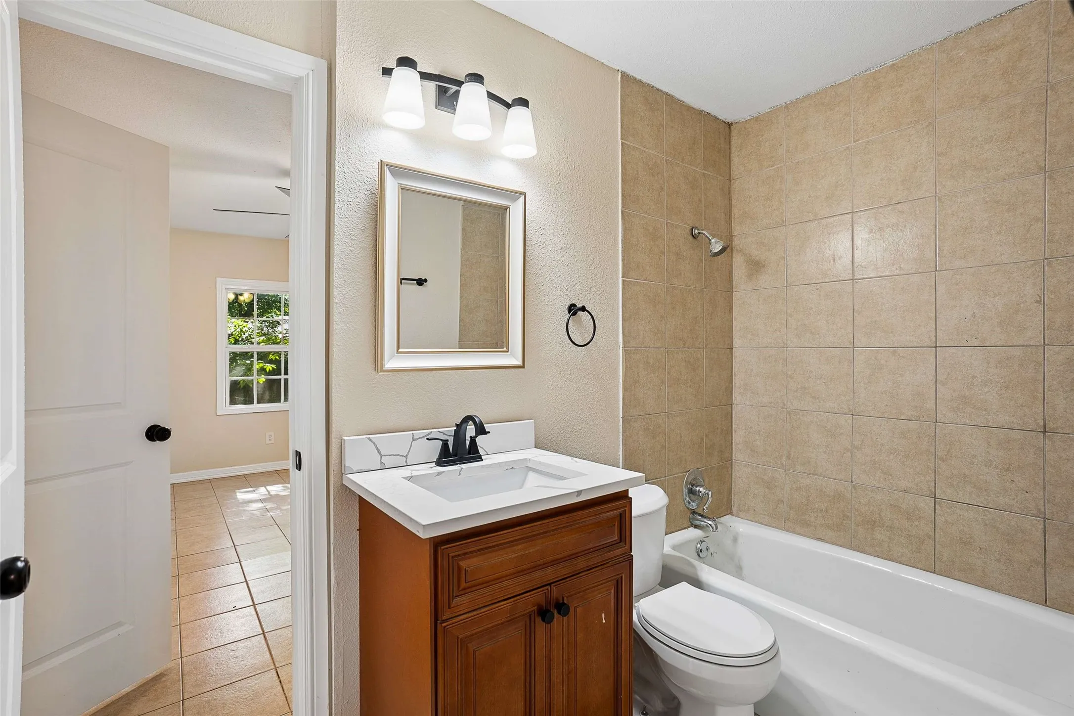 Single Family Residence For Sale in Tarrant County , 4113 Pate Drive, Fort Worth, Texas 76119, 4 Bedroom, 3 Bathroom, 1 Garage spaces, 1,559 Sqft, built in 1955, mls#21301226, Real Estate Agent in Fort Worth, Homes For Sale in Tarrant county, Homes For Sale in Fort Worth, Realtor in Fort Worth Texas, Real Estate Brokerage Independent Realty Texas, Luminita Cordes Realtor