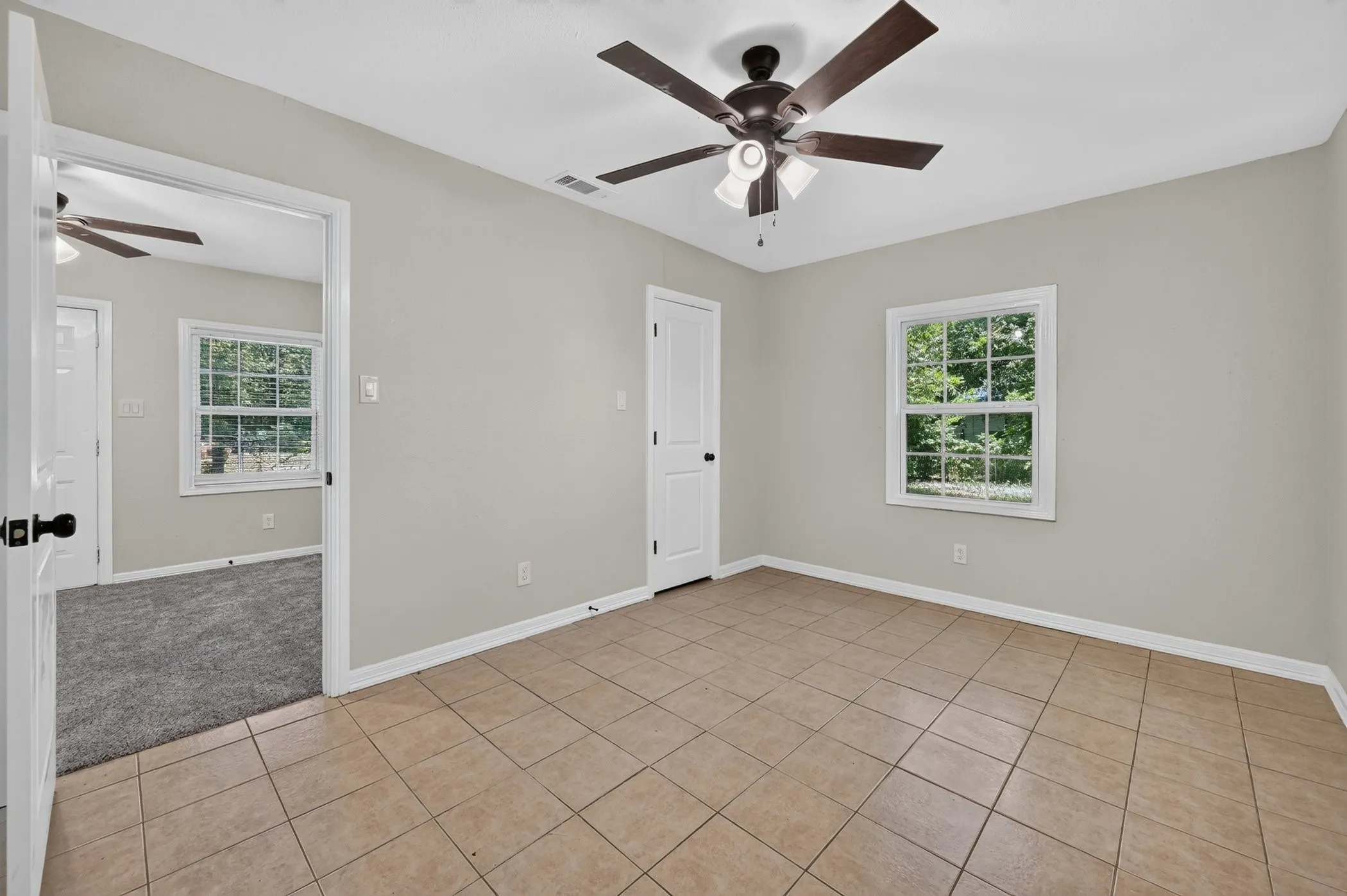 Single Family Residence For Sale in Tarrant County , 4113 Pate Drive, Fort Worth, Texas 76119, 4 Bedroom, 3 Bathroom, 1 Garage spaces, 1,559 Sqft, built in 1955, mls#21301226, Real Estate Agent in Fort Worth, Homes For Sale in Tarrant county, Homes For Sale in Fort Worth, Realtor in Fort Worth Texas, Real Estate Brokerage Independent Realty Texas, Luminita Cordes Realtor
