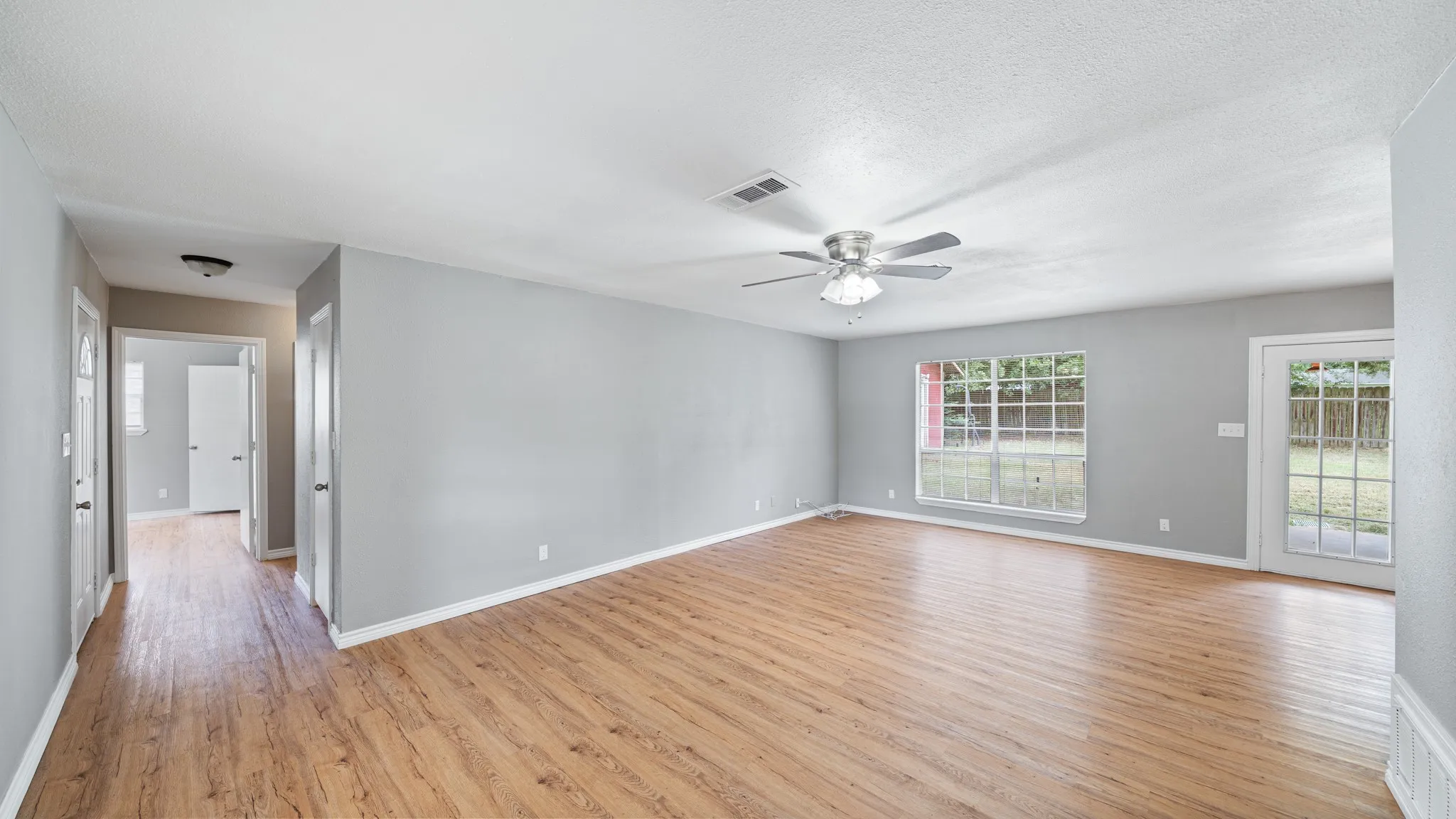 Single Family Residence For Sale in Henderson County , 519 Malibu Drive, Malakoff, Texas 75148, 3 Bedroom, 2 Bathroom, Garage spaces, 1,618 Sqft, built in 1970, mls#21301101, Real Estate Agent in Malakoff, Homes For Sale in Henderson county, Homes For Sale in Malakoff, Realtor in Malakoff Texas, Real Estate Brokerage Independent Realty Texas, Luminita Cordes Realtor