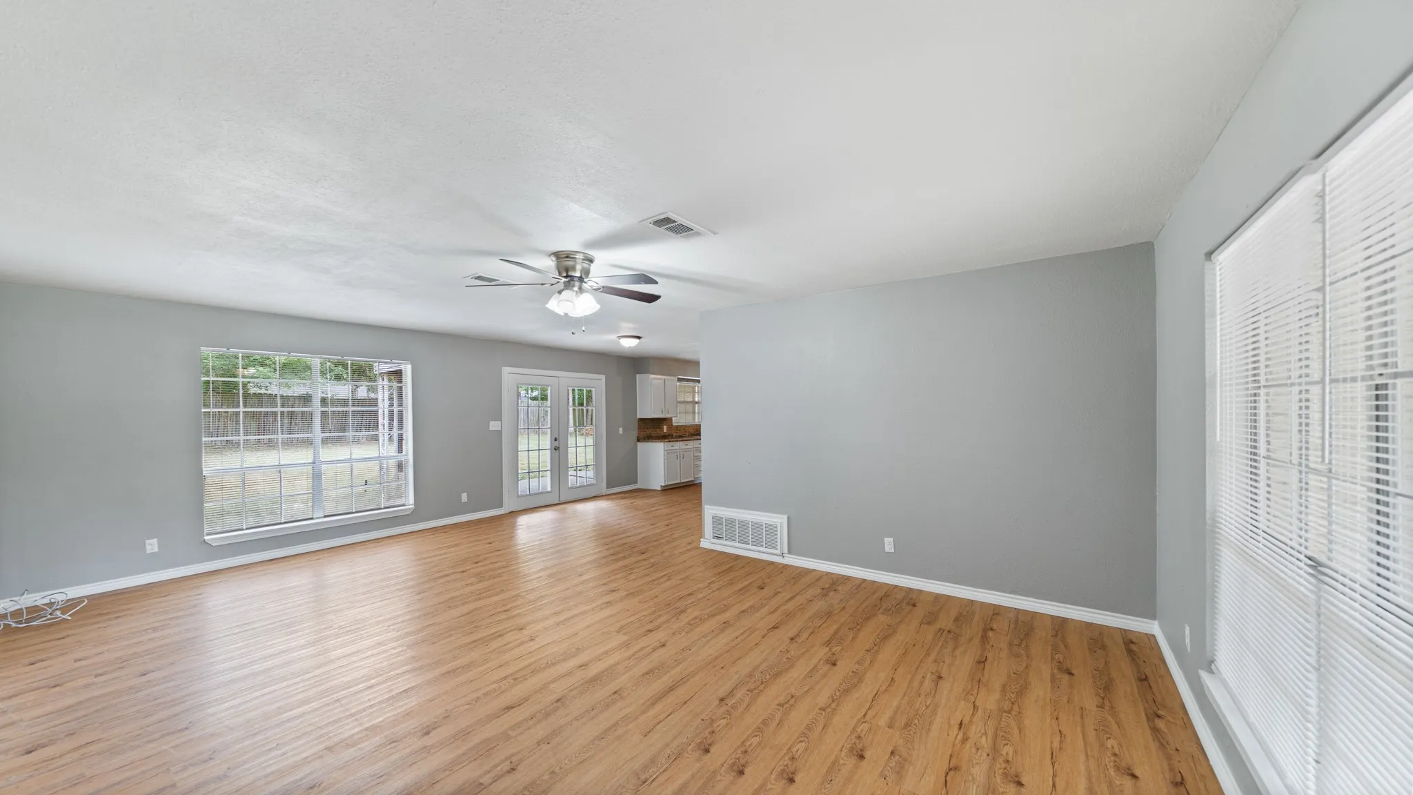 Single Family Residence For Sale in Henderson County , 519 Malibu Drive, Malakoff, Texas 75148, 3 Bedroom, 2 Bathroom, Garage spaces, 1,618 Sqft, built in 1970, mls#21301101, Real Estate Agent in Malakoff, Homes For Sale in Henderson county, Homes For Sale in Malakoff, Realtor in Malakoff Texas, Real Estate Brokerage Independent Realty Texas, Luminita Cordes Realtor