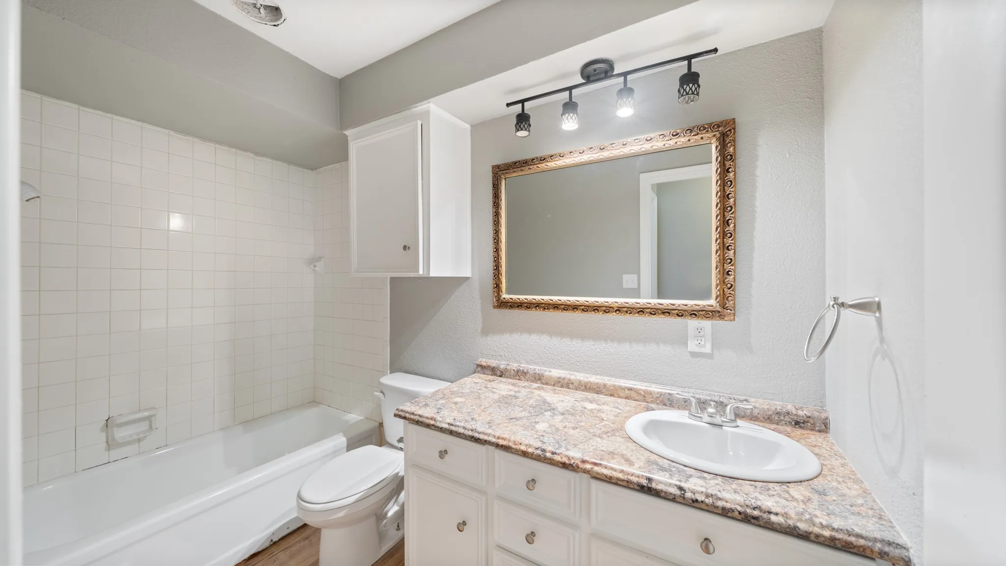 Single Family Residence For Sale in Henderson County , 519 Malibu Drive, Malakoff, Texas 75148, 3 Bedroom, 2 Bathroom, Garage spaces, 1,618 Sqft, built in 1970, mls#21301101, Real Estate Agent in Malakoff, Homes For Sale in Henderson county, Homes For Sale in Malakoff, Realtor in Malakoff Texas, Real Estate Brokerage Independent Realty Texas, Luminita Cordes Realtor