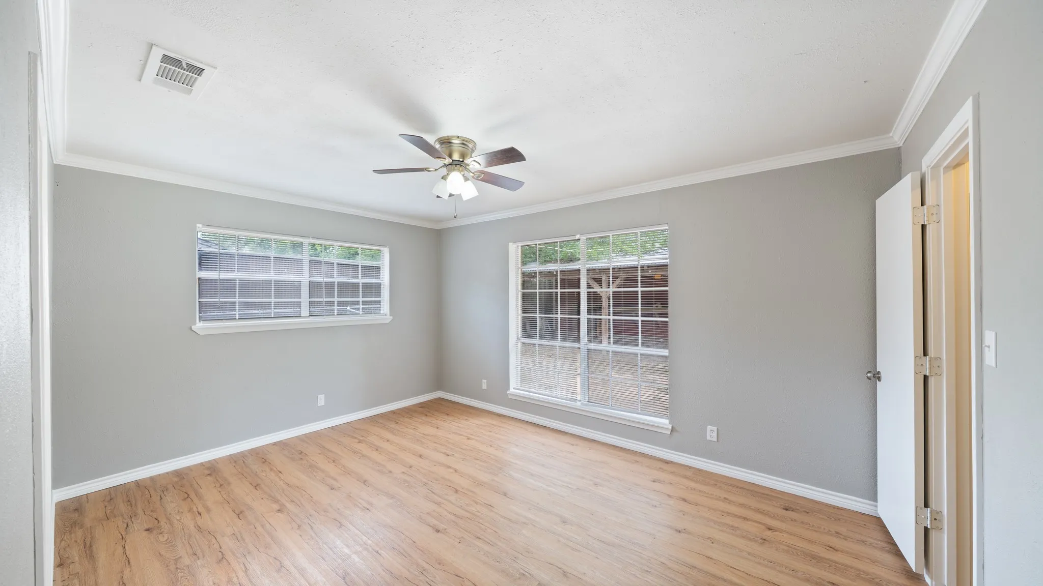 Single Family Residence For Sale in Henderson County , 519 Malibu Drive, Malakoff, Texas 75148, 3 Bedroom, 2 Bathroom, Garage spaces, 1,618 Sqft, built in 1970, mls#21301101, Real Estate Agent in Malakoff, Homes For Sale in Henderson county, Homes For Sale in Malakoff, Realtor in Malakoff Texas, Real Estate Brokerage Independent Realty Texas, Luminita Cordes Realtor