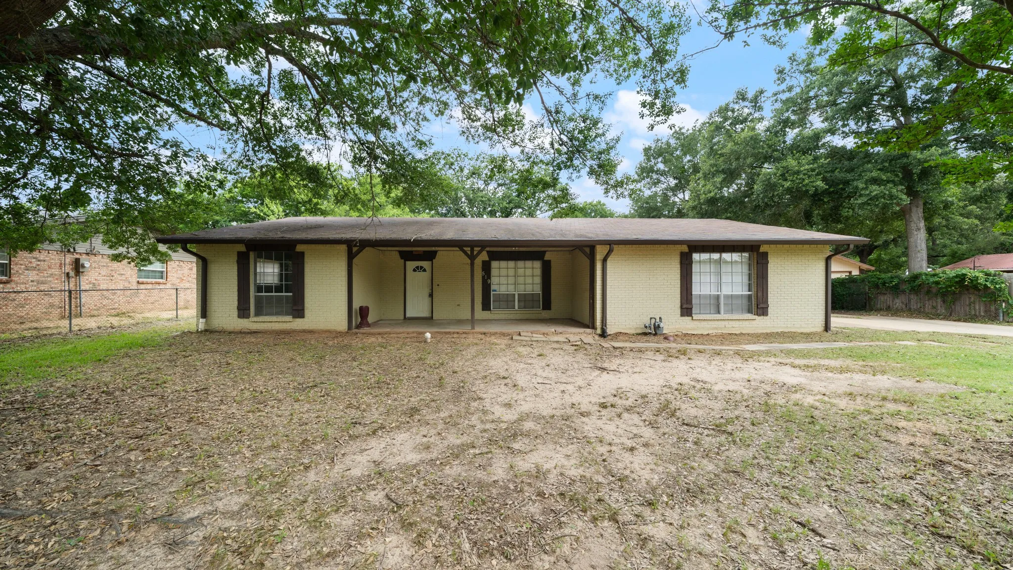 Single Family Residence For Sale in Henderson County , 519 Malibu Drive, Malakoff, Texas 75148, 3 Bedroom, 2 Bathroom, Garage spaces, 1,618 Sqft, built in 1970, mls#21301101, Real Estate Agent in Malakoff, Homes For Sale in Henderson county, Homes For Sale in Malakoff, Realtor in Malakoff Texas, Real Estate Brokerage Independent Realty Texas, Luminita Cordes Realtor