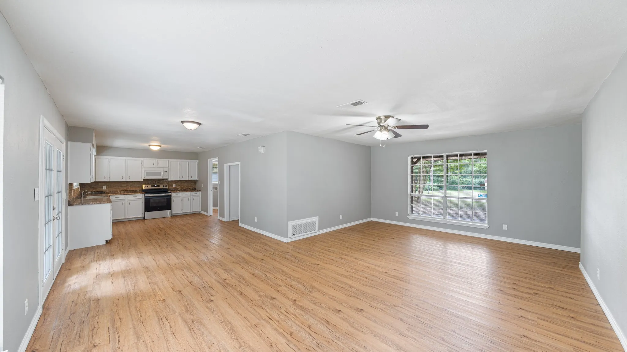 Single Family Residence For Sale in Henderson County , 519 Malibu Drive, Malakoff, Texas 75148, 3 Bedroom, 2 Bathroom, Garage spaces, 1,618 Sqft, built in 1970, mls#21301101, Real Estate Agent in Malakoff, Homes For Sale in Henderson county, Homes For Sale in Malakoff, Realtor in Malakoff Texas, Real Estate Brokerage Independent Realty Texas, Luminita Cordes Realtor