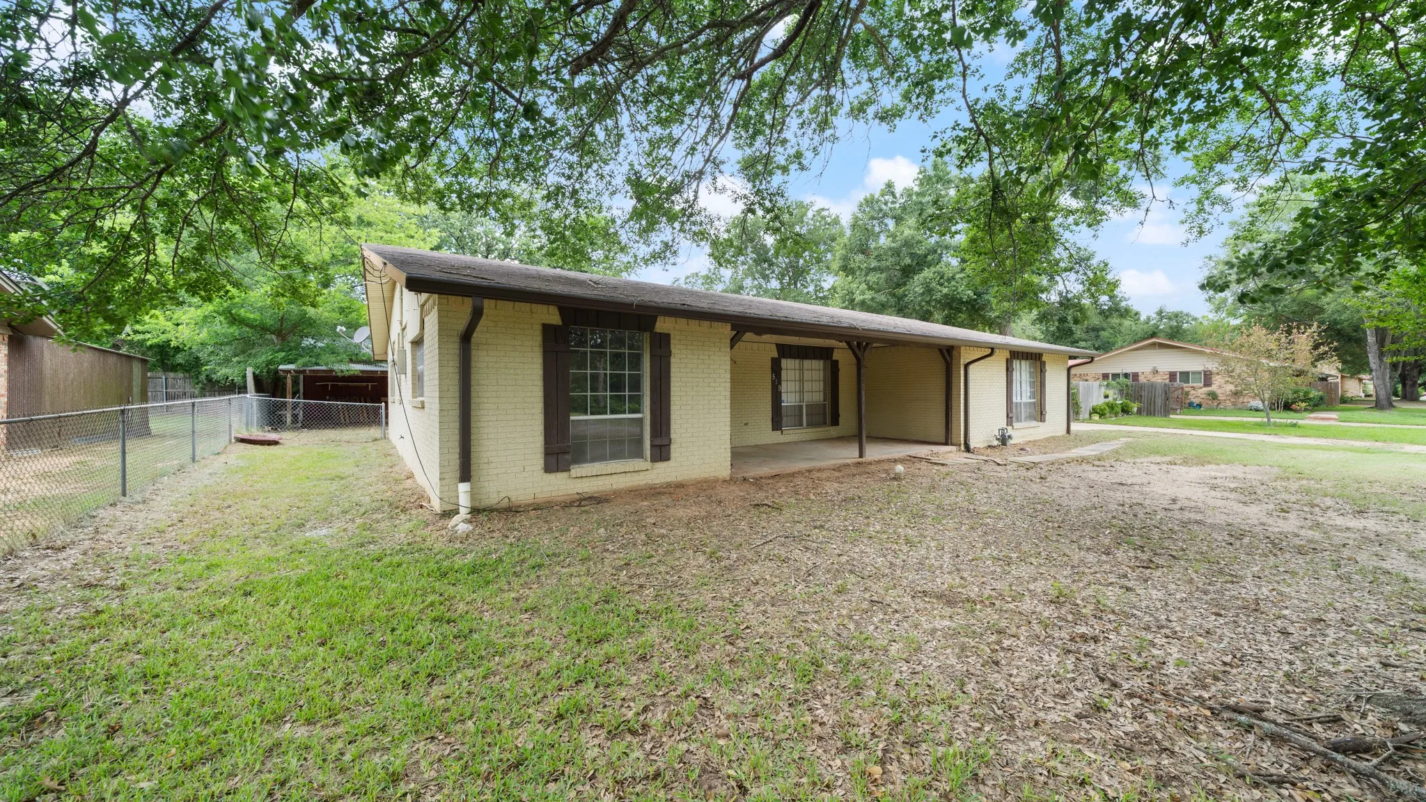 Single Family Residence For Sale in Henderson County , 519 Malibu Drive, Malakoff, Texas 75148, 3 Bedroom, 2 Bathroom, Garage spaces, 1,618 Sqft, built in 1970, mls#21301101, Real Estate Agent in Malakoff, Homes For Sale in Henderson county, Homes For Sale in Malakoff, Realtor in Malakoff Texas, Real Estate Brokerage Independent Realty Texas, Luminita Cordes Realtor
