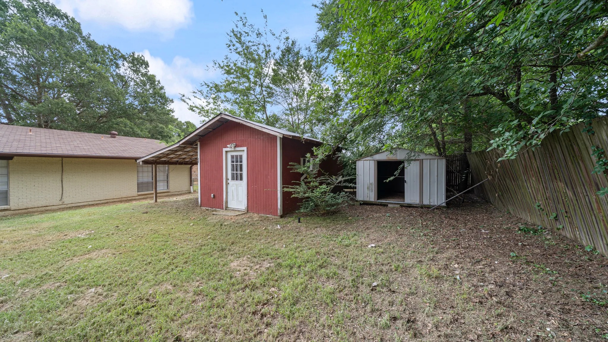 Single Family Residence For Sale in Henderson County , 519 Malibu Drive, Malakoff, Texas 75148, 3 Bedroom, 2 Bathroom, Garage spaces, 1,618 Sqft, built in 1970, mls#21301101, Real Estate Agent in Malakoff, Homes For Sale in Henderson county, Homes For Sale in Malakoff, Realtor in Malakoff Texas, Real Estate Brokerage Independent Realty Texas, Luminita Cordes Realtor
