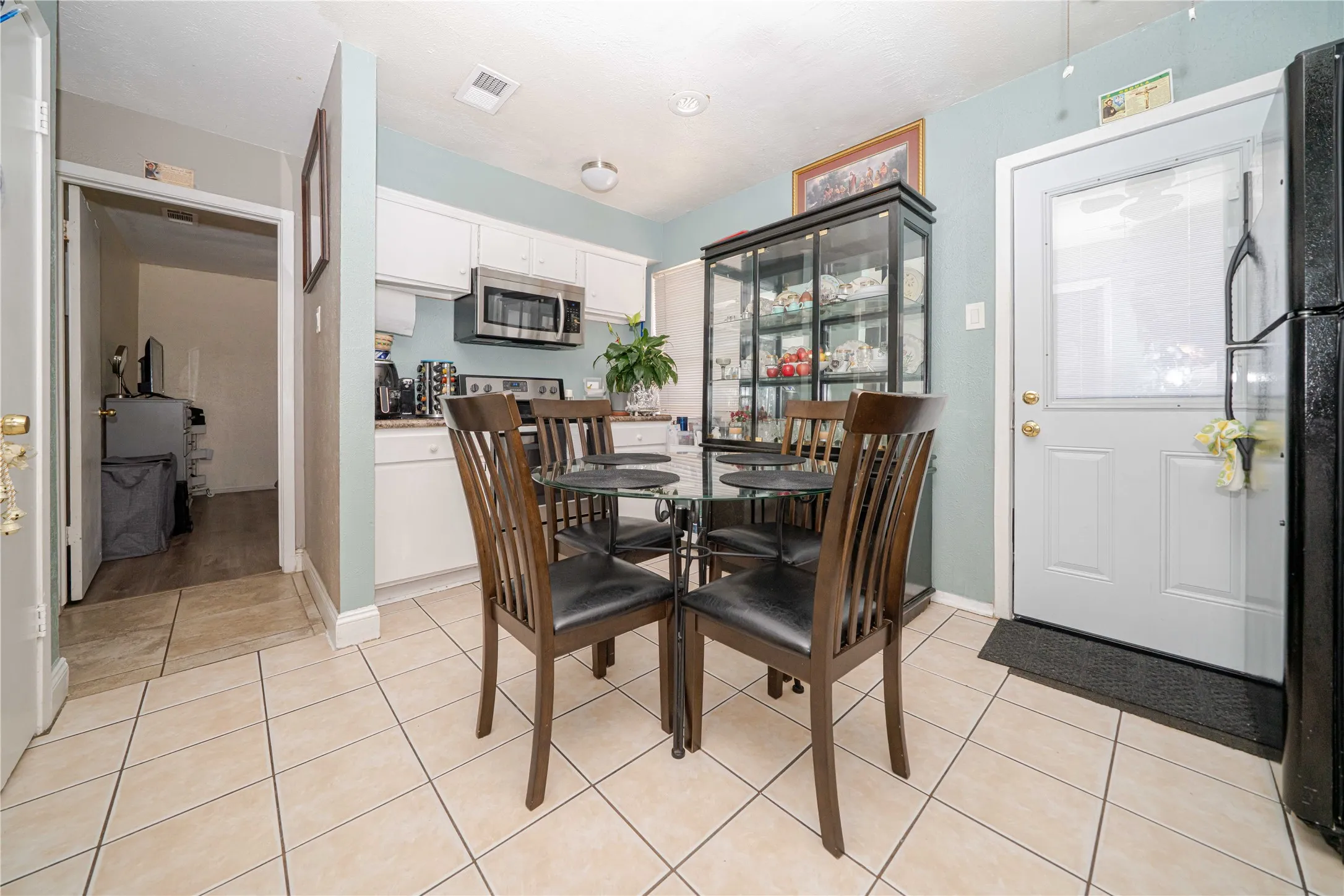 Townhouse For Sale in Dallas County , 13544 Waterfall Way, Dallas, Texas 75240, 2 Bedroom, 2 Bathroom, Garage spaces, 1,064 Sqft, built in 1969, mls#21301254, Real Estate Agent in Dallas, Homes For Sale in Dallas county, Homes For Sale in Dallas, Realtor in Dallas Texas, Real Estate Brokerage Independent Realty Texas, Luminita Cordes Realtor