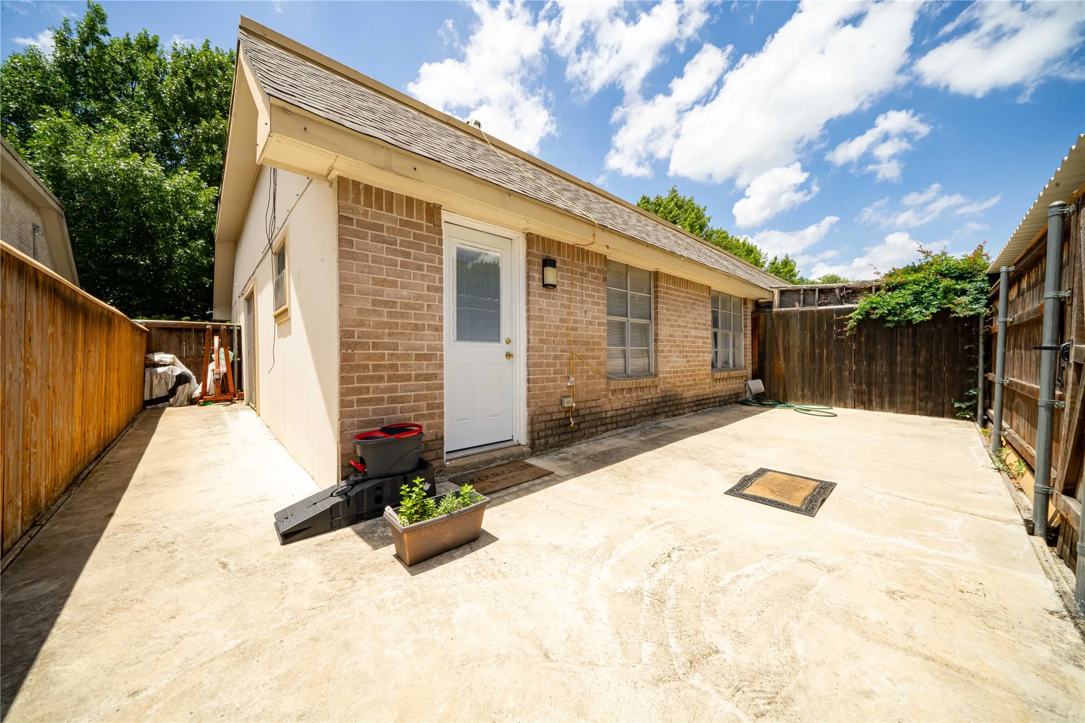 Townhouse For Sale in Dallas County , 13544 Waterfall Way, Dallas, Texas 75240, 2 Bedroom, 2 Bathroom, Garage spaces, 1,064 Sqft, built in 1969, mls#21301254, Real Estate Agent in Dallas, Homes For Sale in Dallas county, Homes For Sale in Dallas, Realtor in Dallas Texas, Real Estate Brokerage Independent Realty Texas, Luminita Cordes Realtor