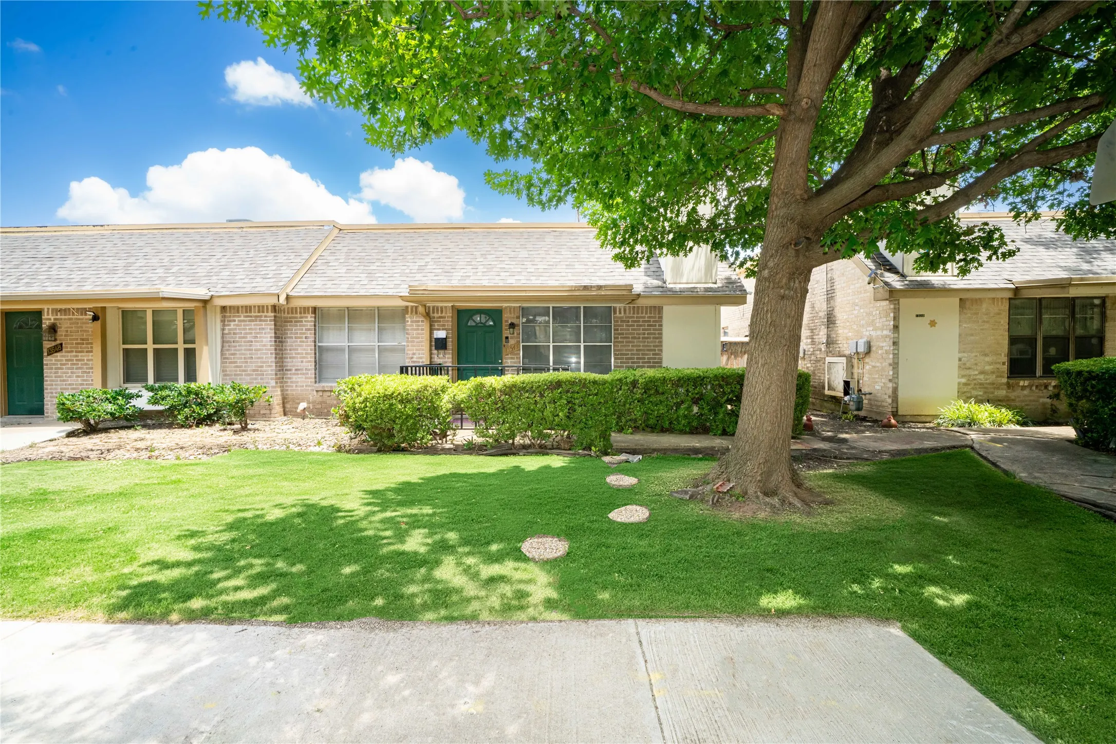 Townhouse For Sale in Dallas County , 13544 Waterfall Way, Dallas, Texas 75240, 2 Bedroom, 2 Bathroom, Garage spaces, 1,064 Sqft, built in 1969, mls#21301254, Real Estate Agent in Dallas, Homes For Sale in Dallas county, Homes For Sale in Dallas, Realtor in Dallas Texas, Real Estate Brokerage Independent Realty Texas, Luminita Cordes Realtor