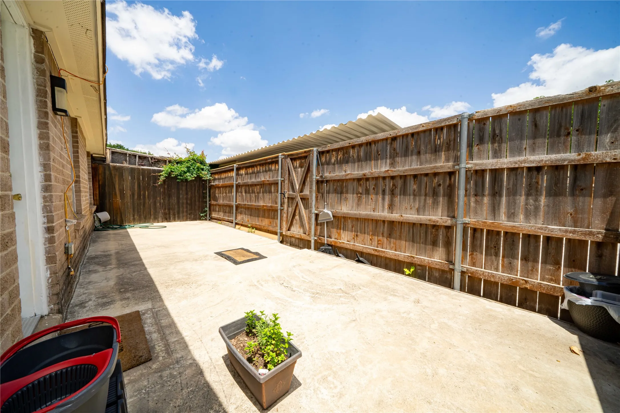 Townhouse For Sale in Dallas County , 13544 Waterfall Way, Dallas, Texas 75240, 2 Bedroom, 2 Bathroom, Garage spaces, 1,064 Sqft, built in 1969, mls#21301254, Real Estate Agent in Dallas, Homes For Sale in Dallas county, Homes For Sale in Dallas, Realtor in Dallas Texas, Real Estate Brokerage Independent Realty Texas, Luminita Cordes Realtor
