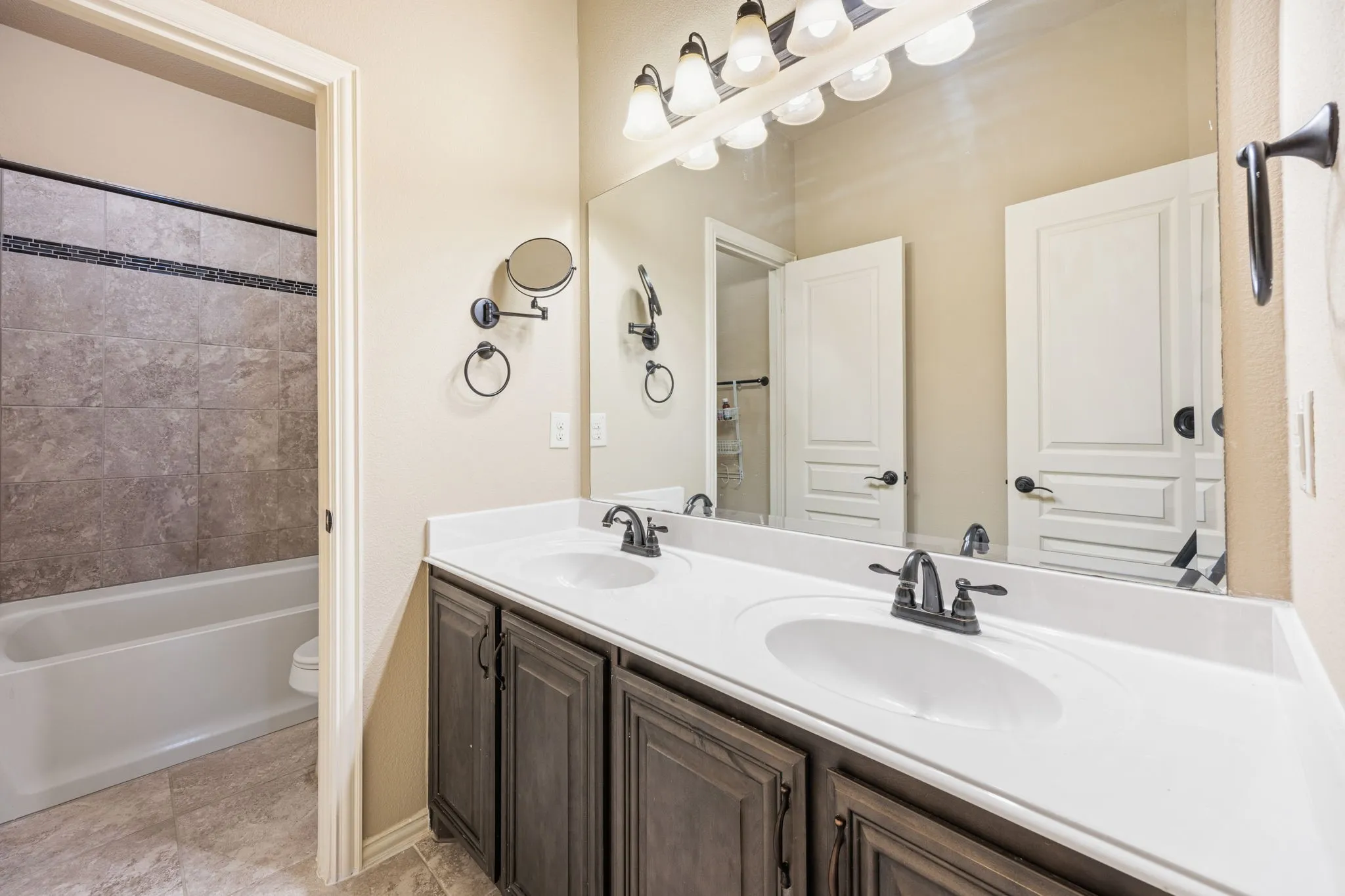 Single Family Residence For Sale in Kaufman County , 1116 Wedgewood Drive, Forney, Texas 75126, 4 Bedroom, 4 Bathroom, 2 Garage spaces, 3,210 Sqft, built in 2016, mls#21301199, Real Estate Agent in Forney, Homes For Sale in Kaufman county, Homes For Sale in Forney, Realtor in Forney Texas, Real Estate Brokerage Independent Realty Texas, Luminita Cordes Realtor