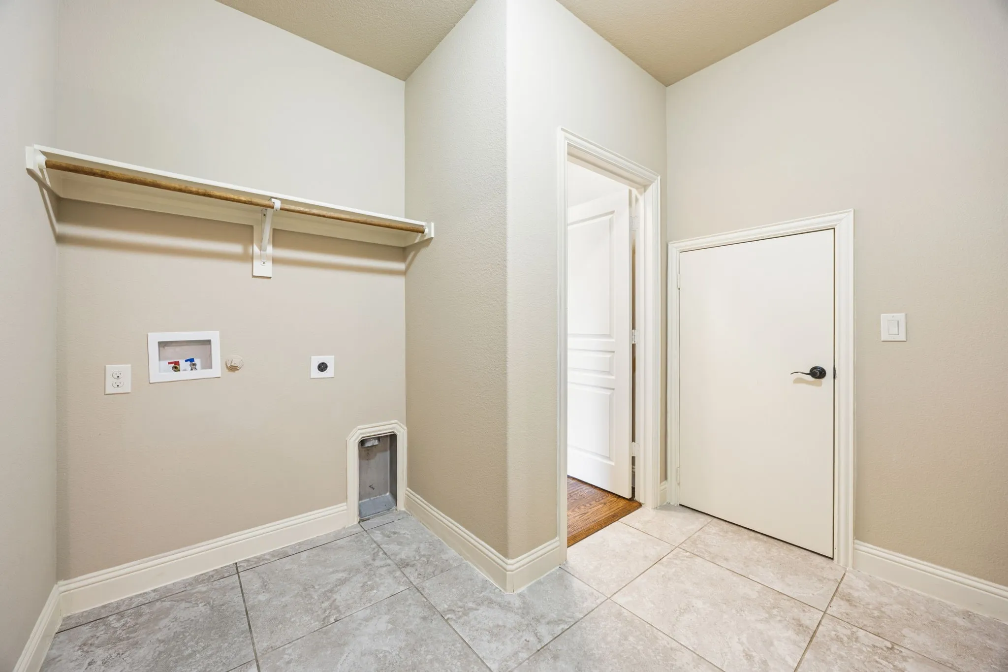 Single Family Residence For Sale in Kaufman County , 1116 Wedgewood Drive, Forney, Texas 75126, 4 Bedroom, 4 Bathroom, 2 Garage spaces, 3,210 Sqft, built in 2016, mls#21301199, Real Estate Agent in Forney, Homes For Sale in Kaufman county, Homes For Sale in Forney, Realtor in Forney Texas, Real Estate Brokerage Independent Realty Texas, Luminita Cordes Realtor