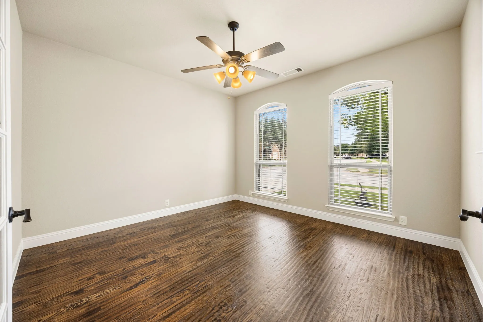 Single Family Residence For Sale in Kaufman County , 1116 Wedgewood Drive, Forney, Texas 75126, 4 Bedroom, 4 Bathroom, 2 Garage spaces, 3,210 Sqft, built in 2016, mls#21301199, Real Estate Agent in Forney, Homes For Sale in Kaufman county, Homes For Sale in Forney, Realtor in Forney Texas, Real Estate Brokerage Independent Realty Texas, Luminita Cordes Realtor