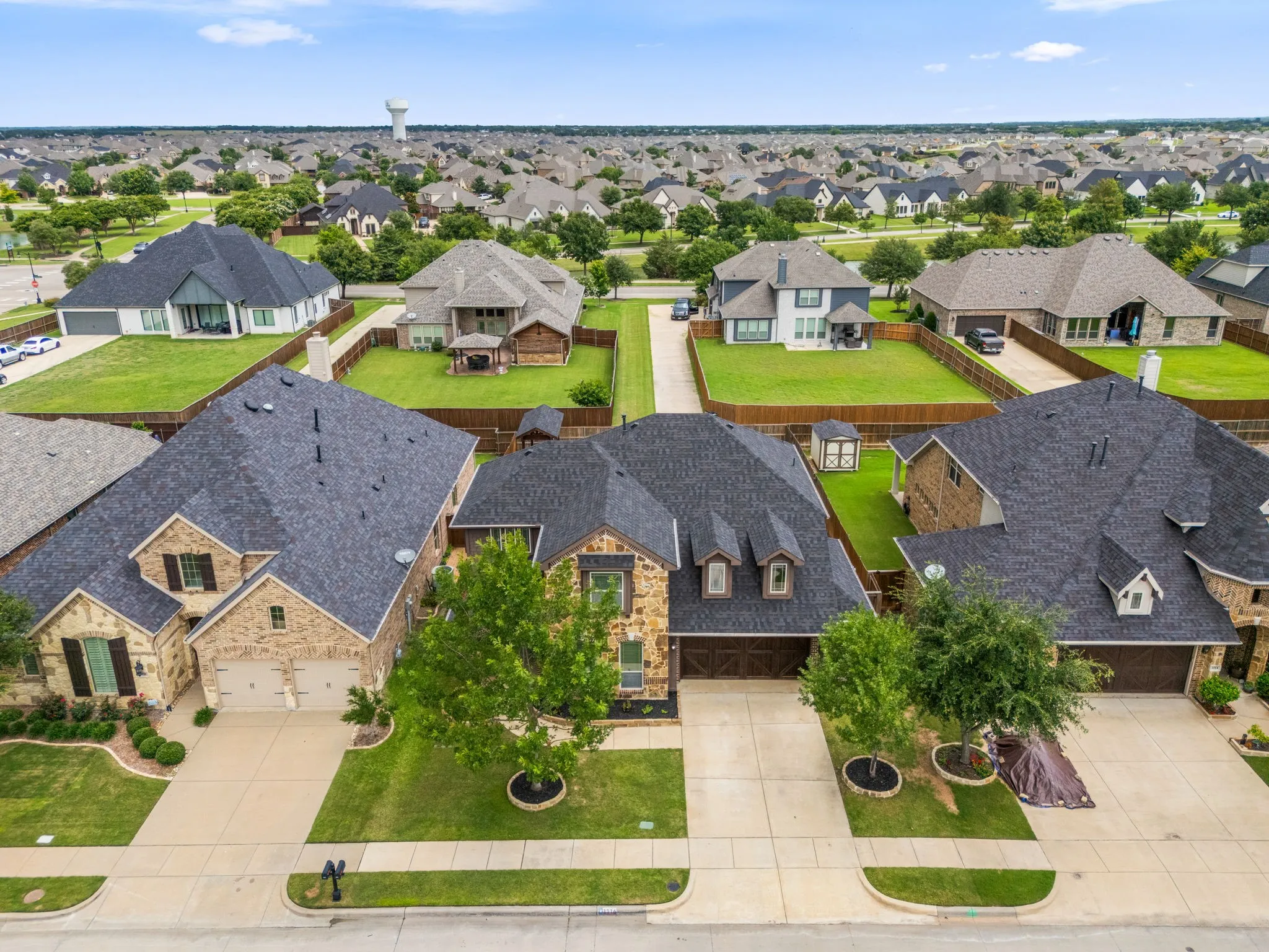 Single Family Residence For Sale in Kaufman County , 1116 Wedgewood Drive, Forney, Texas 75126, 4 Bedroom, 4 Bathroom, 2 Garage spaces, 3,210 Sqft, built in 2016, mls#21301199, Real Estate Agent in Forney, Homes For Sale in Kaufman county, Homes For Sale in Forney, Realtor in Forney Texas, Real Estate Brokerage Independent Realty Texas, Luminita Cordes Realtor