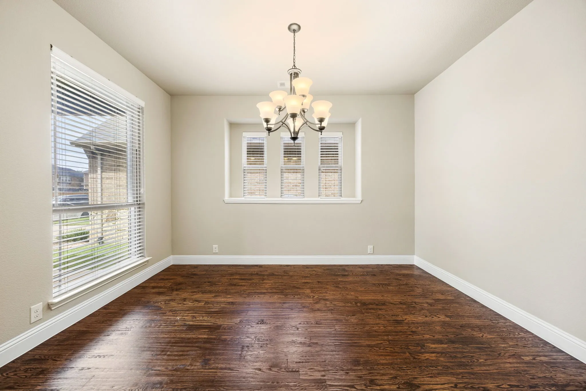 Single Family Residence For Sale in Kaufman County , 1116 Wedgewood Drive, Forney, Texas 75126, 4 Bedroom, 4 Bathroom, 2 Garage spaces, 3,210 Sqft, built in 2016, mls#21301199, Real Estate Agent in Forney, Homes For Sale in Kaufman county, Homes For Sale in Forney, Realtor in Forney Texas, Real Estate Brokerage Independent Realty Texas, Luminita Cordes Realtor