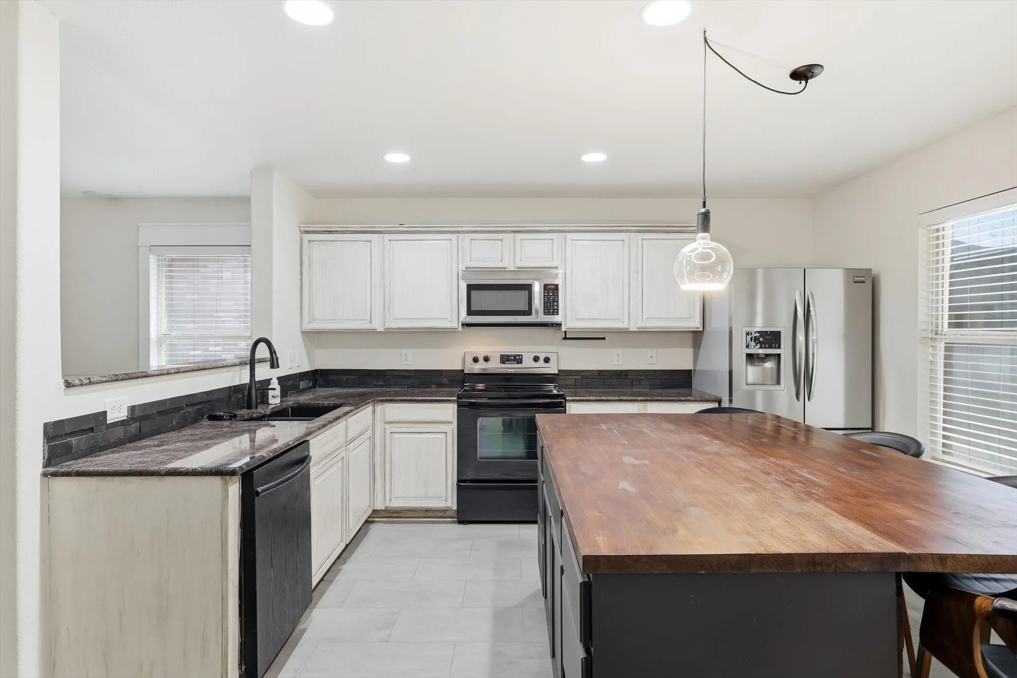 Single Family Residence For Sale in Rockwall County , 515 Laurel Lane, Fate, Texas 75087, 3 Bedroom, 2 Bathroom, 2 Garage spaces, 1,630 Sqft, built in 2007, mls#21290618, Real Estate Agent in Fate, Homes For Sale in Rockwall county, Homes For Sale in Fate, Realtor in Fate Texas, Real Estate Brokerage Independent Realty Texas, Luminita Cordes Realtor