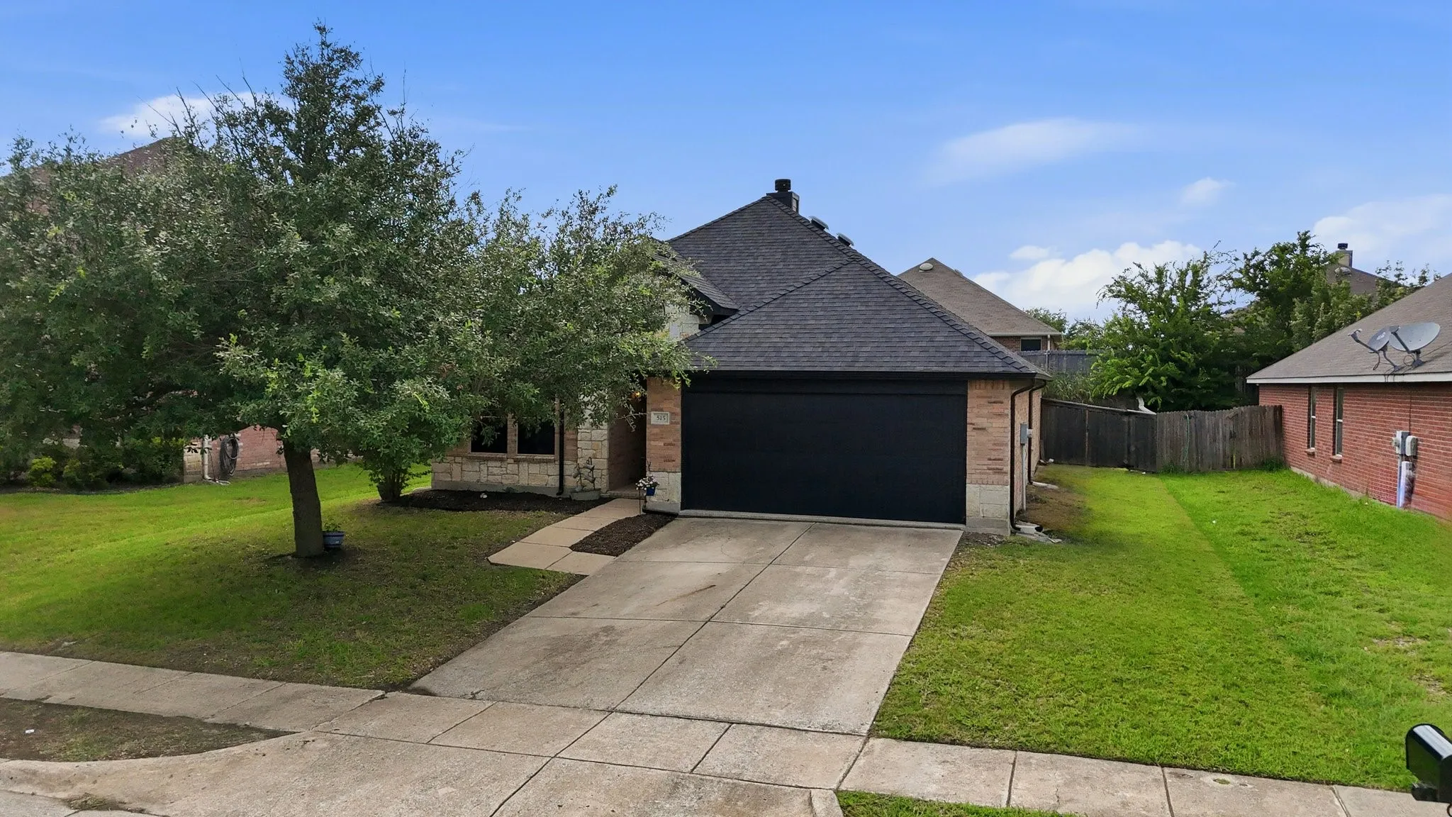 Single Family Residence For Sale in Rockwall County , 515 Laurel Lane, Fate, Texas 75087, 3 Bedroom, 2 Bathroom, 2 Garage spaces, 1,630 Sqft, built in 2007, mls#21290618, Real Estate Agent in Fate, Homes For Sale in Rockwall county, Homes For Sale in Fate, Realtor in Fate Texas, Real Estate Brokerage Independent Realty Texas, Luminita Cordes Realtor