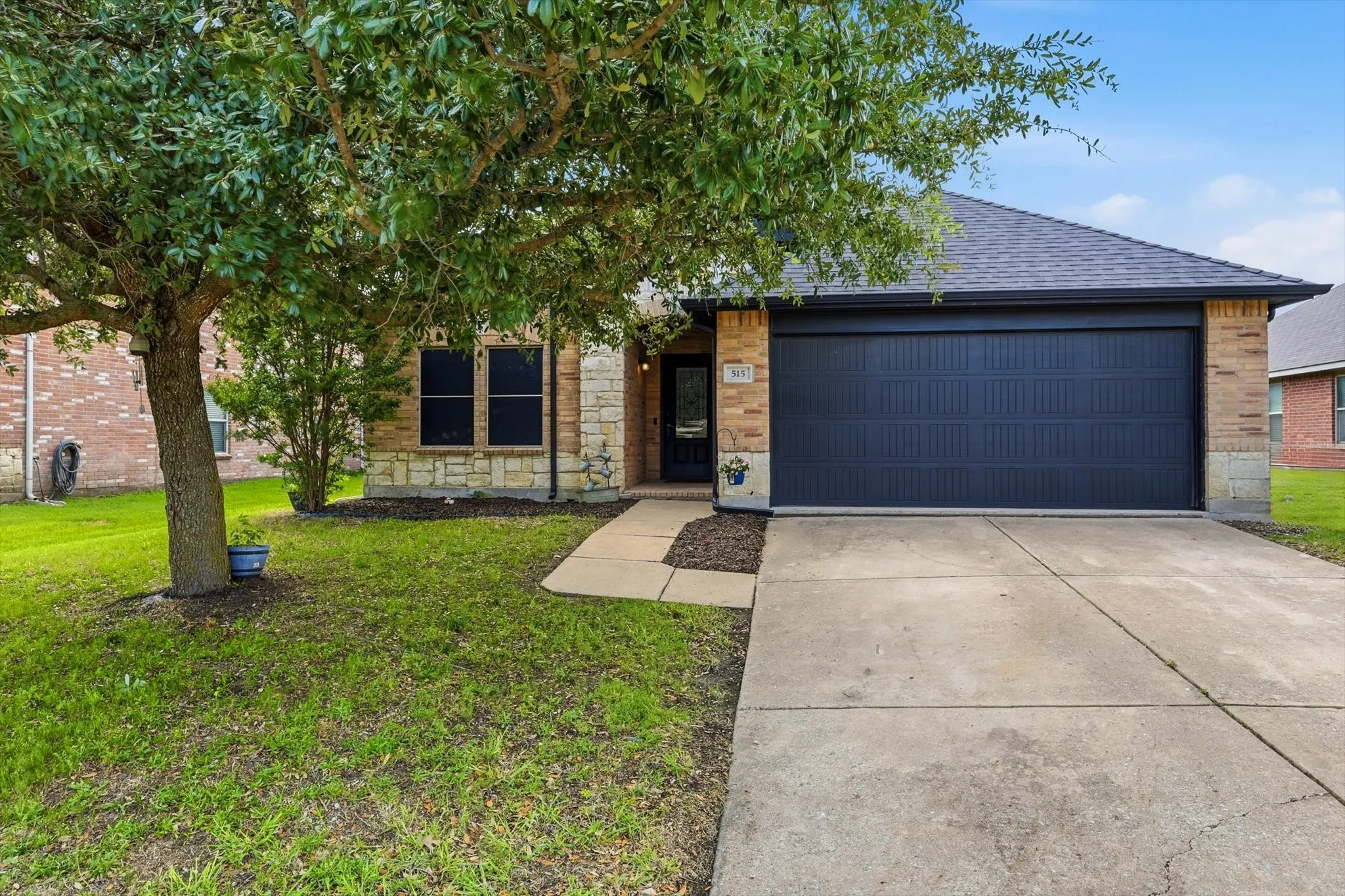Single Family Residence For Sale in Rockwall County , 515 Laurel Lane, Fate, Texas 75087, 3 Bedroom, 2 Bathroom, 2 Garage spaces, 1,630 Sqft, built in 2007, mls#21290618, Real Estate Agent in Fate, Homes For Sale in Rockwall county, Homes For Sale in Fate, Realtor in Fate Texas, Real Estate Brokerage Independent Realty Texas, Luminita Cordes Realtor