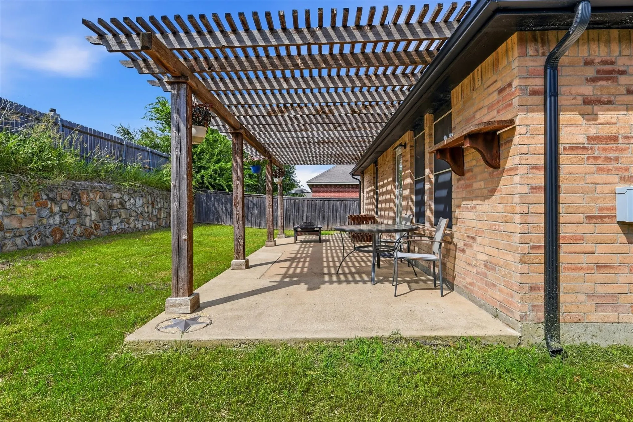 Single Family Residence For Sale in Rockwall County , 515 Laurel Lane, Fate, Texas 75087, 3 Bedroom, 2 Bathroom, 2 Garage spaces, 1,630 Sqft, built in 2007, mls#21290618, Real Estate Agent in Fate, Homes For Sale in Rockwall county, Homes For Sale in Fate, Realtor in Fate Texas, Real Estate Brokerage Independent Realty Texas, Luminita Cordes Realtor