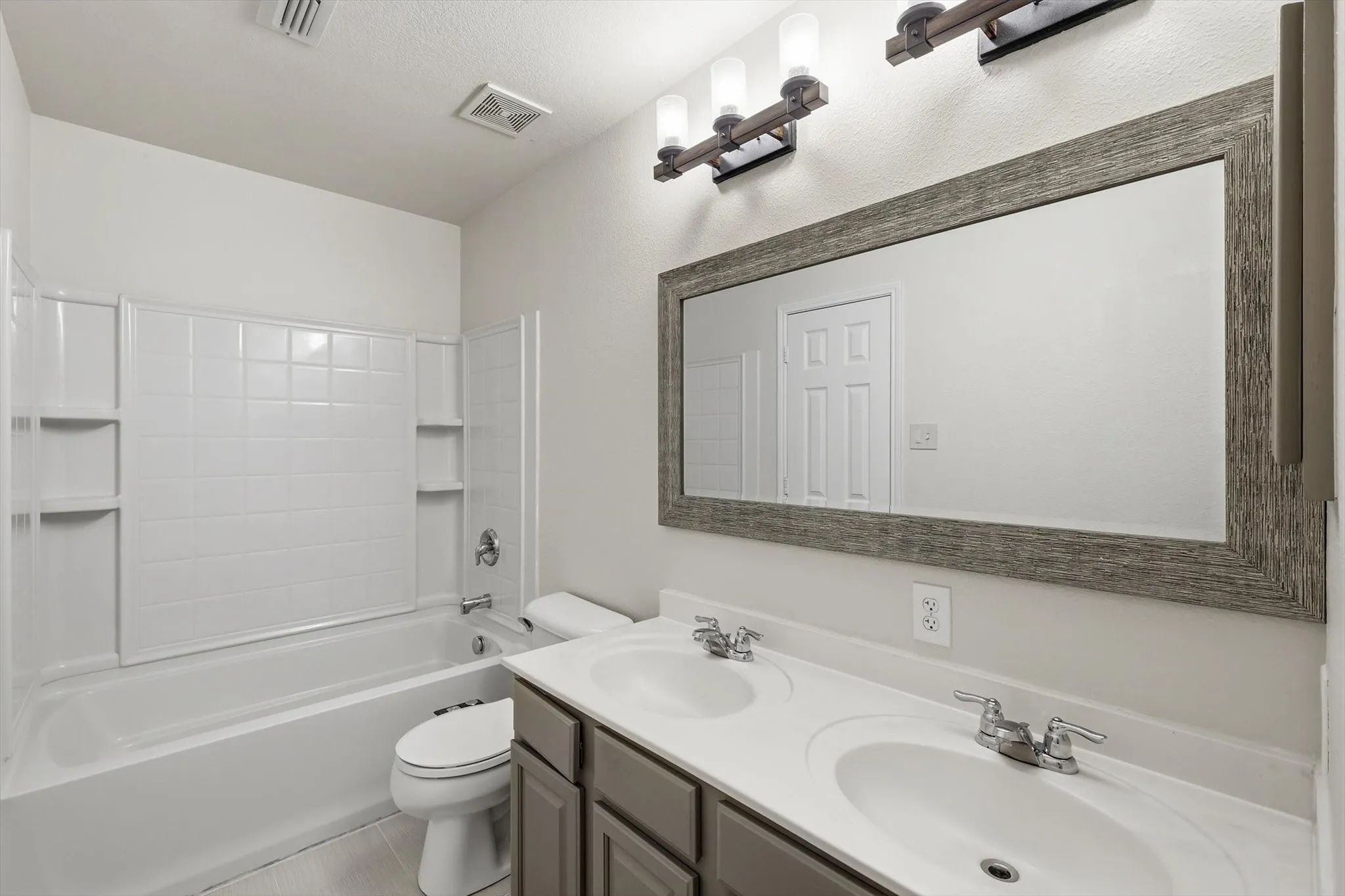 Single Family Residence For Sale in Rockwall County , 515 Laurel Lane, Fate, Texas 75087, 3 Bedroom, 2 Bathroom, 2 Garage spaces, 1,630 Sqft, built in 2007, mls#21290618, Real Estate Agent in Fate, Homes For Sale in Rockwall county, Homes For Sale in Fate, Realtor in Fate Texas, Real Estate Brokerage Independent Realty Texas, Luminita Cordes Realtor