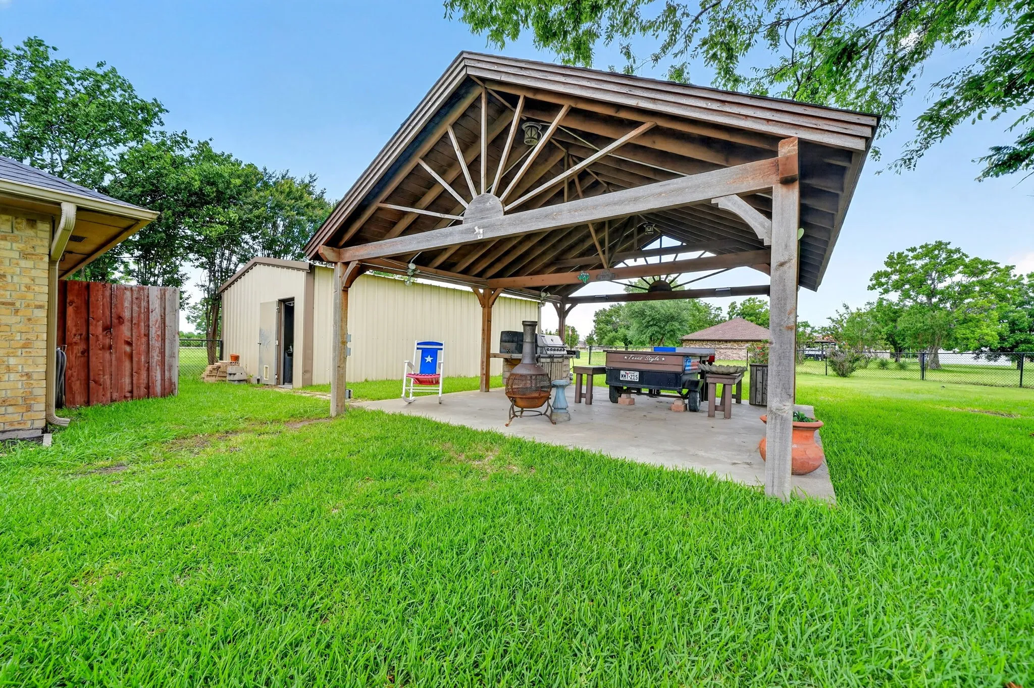 Single Family Residence For Sale in Kaufman County , 16810 Valley View, Forney, Texas 75126, 6 Bedroom, 6 Bathroom, 2 Garage spaces, 3,952 Sqft, built in 1983, mls#21300827, Real Estate Agent in Forney, Homes For Sale in Kaufman county, Homes For Sale in Forney, Realtor in Forney Texas, Real Estate Brokerage Independent Realty Texas, Luminita Cordes Realtor