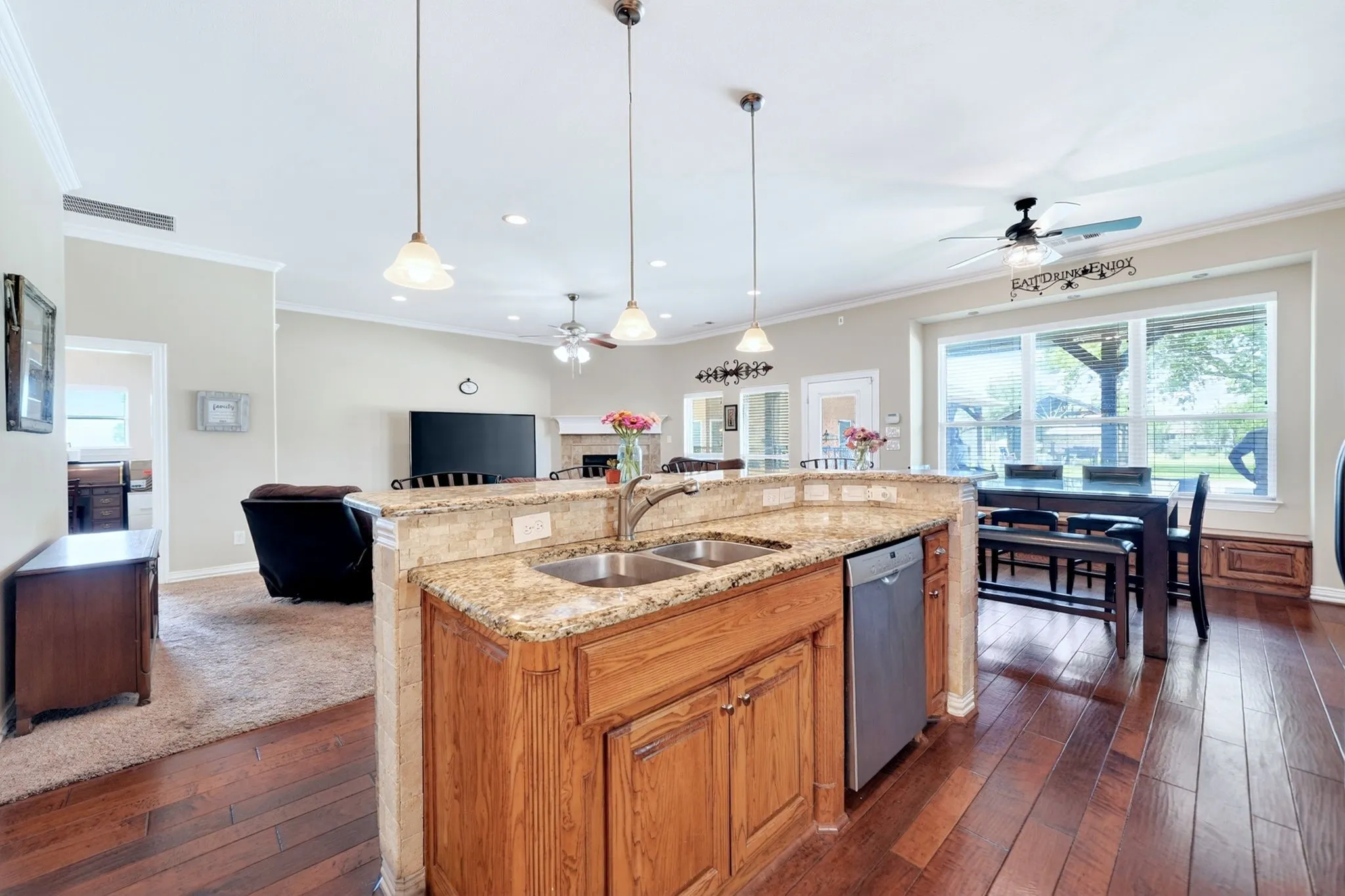 Single Family Residence For Sale in Kaufman County , 16810 Valley View, Forney, Texas 75126, 6 Bedroom, 6 Bathroom, 2 Garage spaces, 3,952 Sqft, built in 1983, mls#21300827, Real Estate Agent in Forney, Homes For Sale in Kaufman county, Homes For Sale in Forney, Realtor in Forney Texas, Real Estate Brokerage Independent Realty Texas, Luminita Cordes Realtor