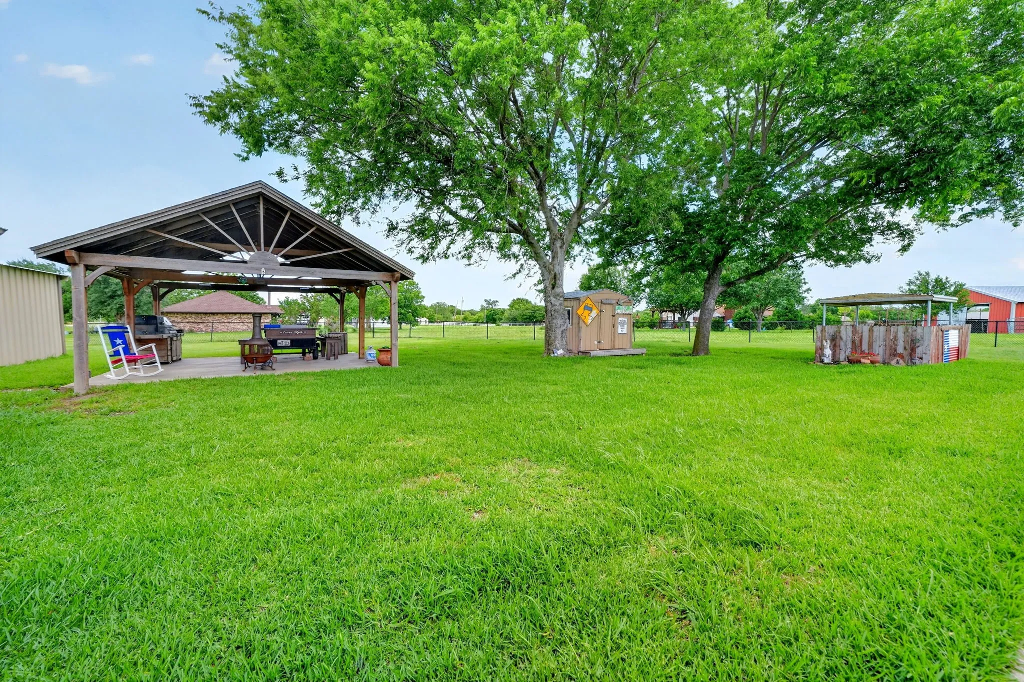 Single Family Residence For Sale in Kaufman County , 16810 Valley View, Forney, Texas 75126, 6 Bedroom, 6 Bathroom, 2 Garage spaces, 3,952 Sqft, built in 1983, mls#21300827, Real Estate Agent in Forney, Homes For Sale in Kaufman county, Homes For Sale in Forney, Realtor in Forney Texas, Real Estate Brokerage Independent Realty Texas, Luminita Cordes Realtor