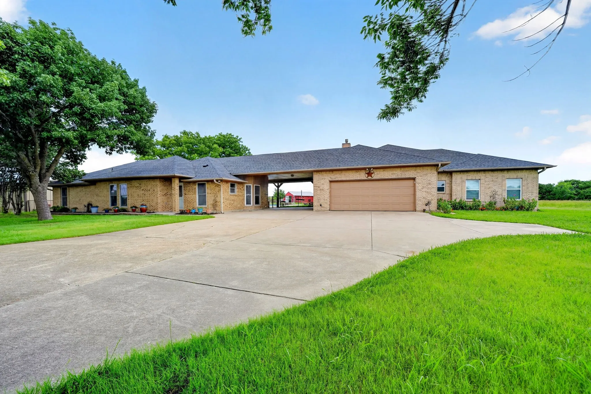 Single Family Residence For Sale in Kaufman County , 16810 Valley View, Forney, Texas 75126, 6 Bedroom, 6 Bathroom, 2 Garage spaces, 3,952 Sqft, built in 1983, mls#21300827, Real Estate Agent in Forney, Homes For Sale in Kaufman county, Homes For Sale in Forney, Realtor in Forney Texas, Real Estate Brokerage Independent Realty Texas, Luminita Cordes Realtor