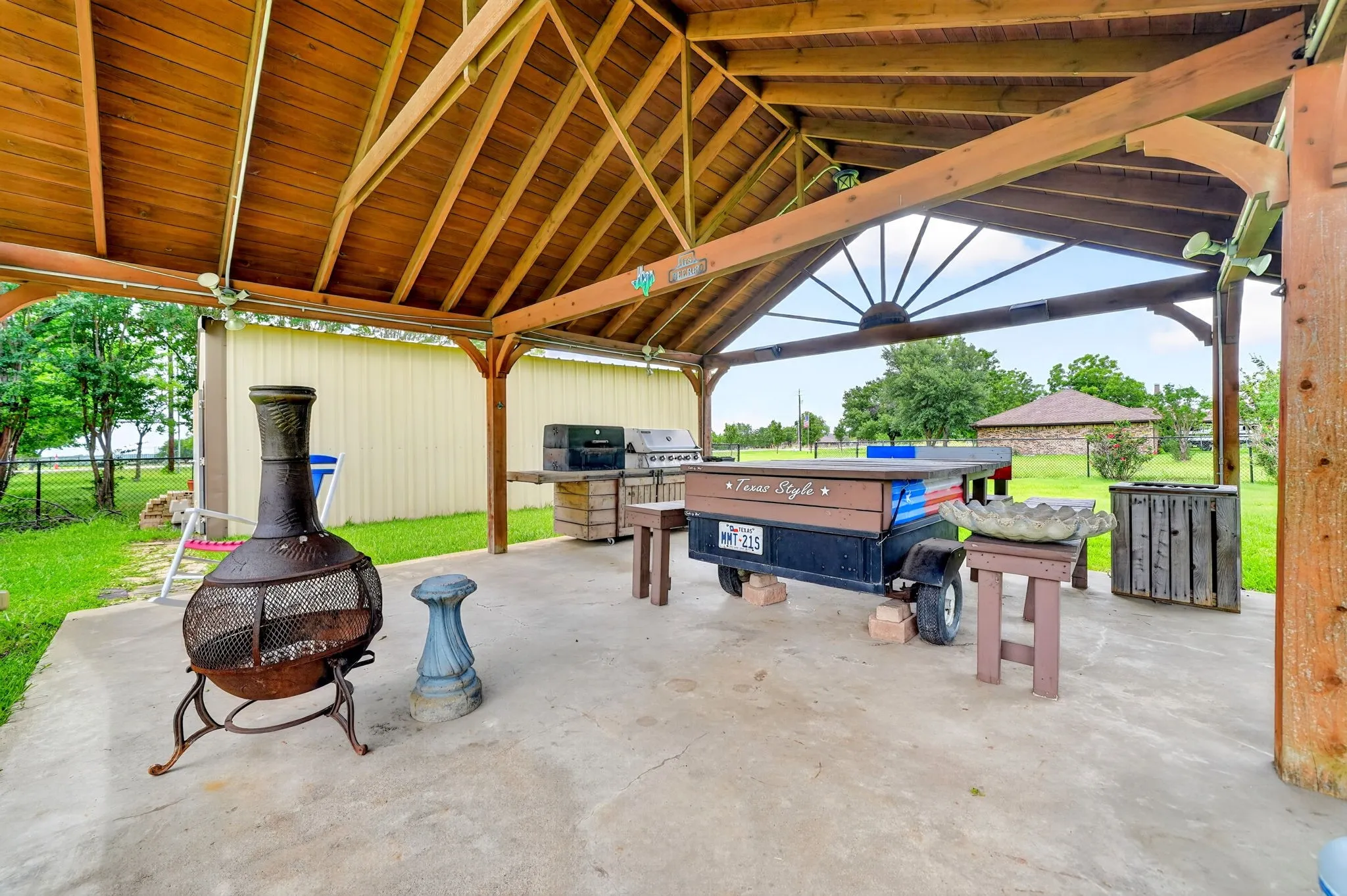 Single Family Residence For Sale in Kaufman County , 16810 Valley View, Forney, Texas 75126, 6 Bedroom, 6 Bathroom, 2 Garage spaces, 3,952 Sqft, built in 1983, mls#21300827, Real Estate Agent in Forney, Homes For Sale in Kaufman county, Homes For Sale in Forney, Realtor in Forney Texas, Real Estate Brokerage Independent Realty Texas, Luminita Cordes Realtor
