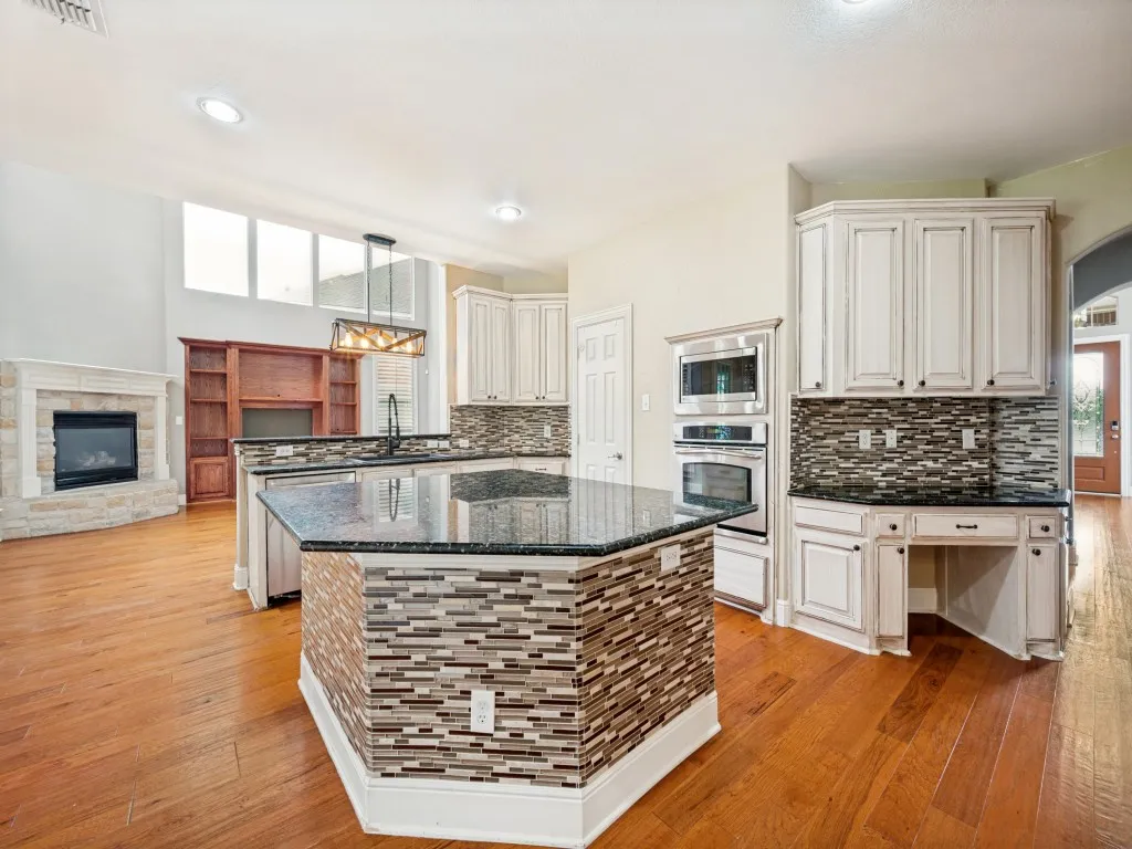Single Family Residence For Sale in Collin County , 841 Wind Brook Lane, Prosper, Texas 75078, 5 Bedroom, 4 Bathroom, 3 Garage spaces, 4,382 Sqft, built in 2005, mls#21300302, Real Estate Agent in Prosper, Homes For Sale in Collin county, Homes For Sale in Prosper, Realtor in Prosper Texas, Real Estate Brokerage Independent Realty Texas, Luminita Cordes Realtor