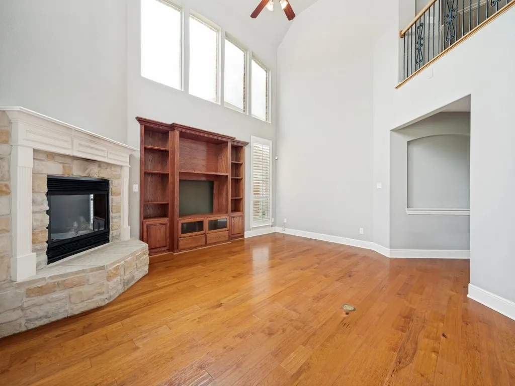 Second Living with gas fireplace