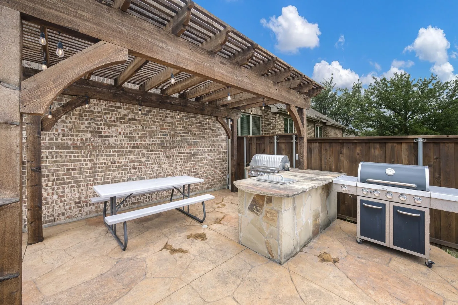 Outdoor grill