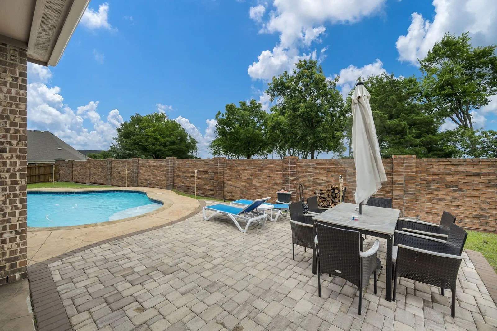 Single Family Residence For Sale in Kaufman County , 1001 Brigham Drive, Forney, Texas 75126, 4 Bedroom, 3 Bathroom, 2 Garage spaces, 2,819 Sqft, built in 2011, mls#21292556, Real Estate Agent in Forney, Homes For Sale in Kaufman county, Homes For Sale in Forney, Realtor in Forney Texas, Real Estate Brokerage Independent Realty Texas, Luminita Cordes Realtor