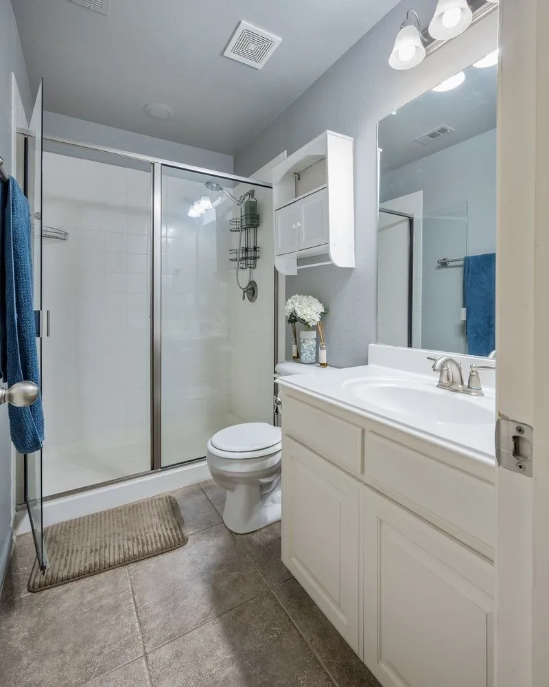 Full bath upstairs