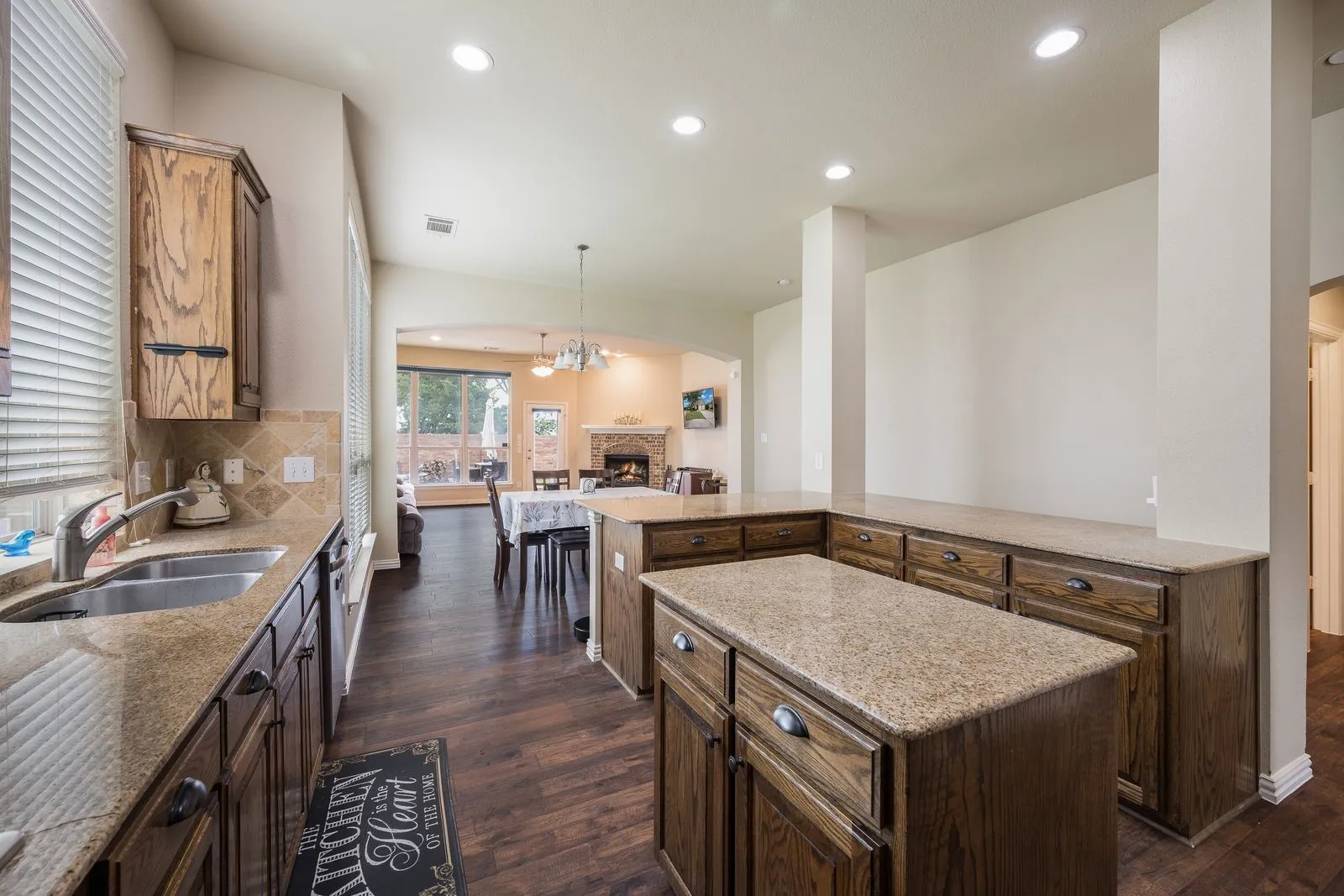 Single Family Residence For Sale in Kaufman County , 1001 Brigham Drive, Forney, Texas 75126, 4 Bedroom, 3 Bathroom, 2 Garage spaces, 2,819 Sqft, built in 2011, mls#21292556, Real Estate Agent in Forney, Homes For Sale in Kaufman county, Homes For Sale in Forney, Realtor in Forney Texas, Real Estate Brokerage Independent Realty Texas, Luminita Cordes Realtor