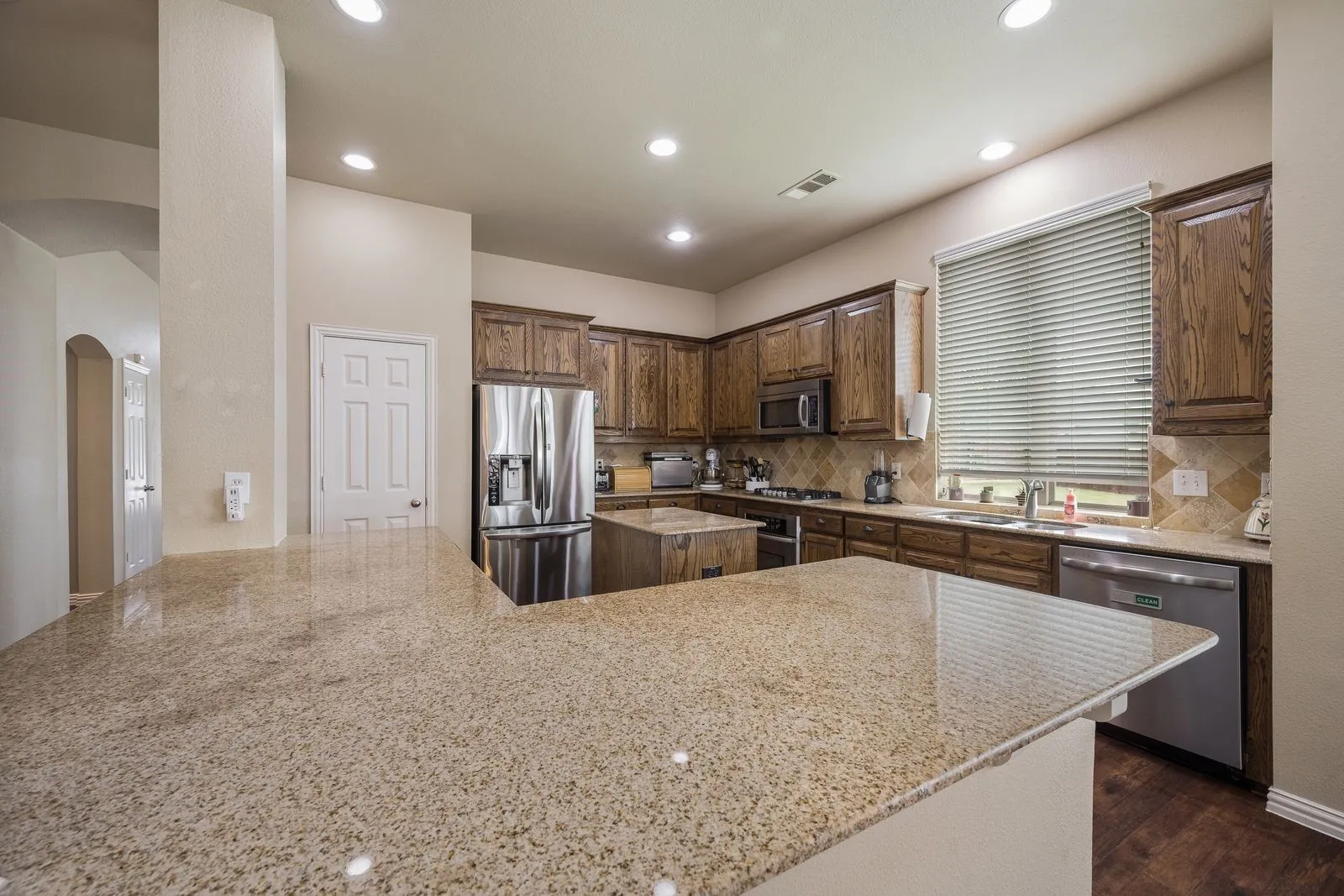 Single Family Residence For Sale in Kaufman County , 1001 Brigham Drive, Forney, Texas 75126, 4 Bedroom, 3 Bathroom, 2 Garage spaces, 2,819 Sqft, built in 2011, mls#21292556, Real Estate Agent in Forney, Homes For Sale in Kaufman county, Homes For Sale in Forney, Realtor in Forney Texas, Real Estate Brokerage Independent Realty Texas, Luminita Cordes Realtor