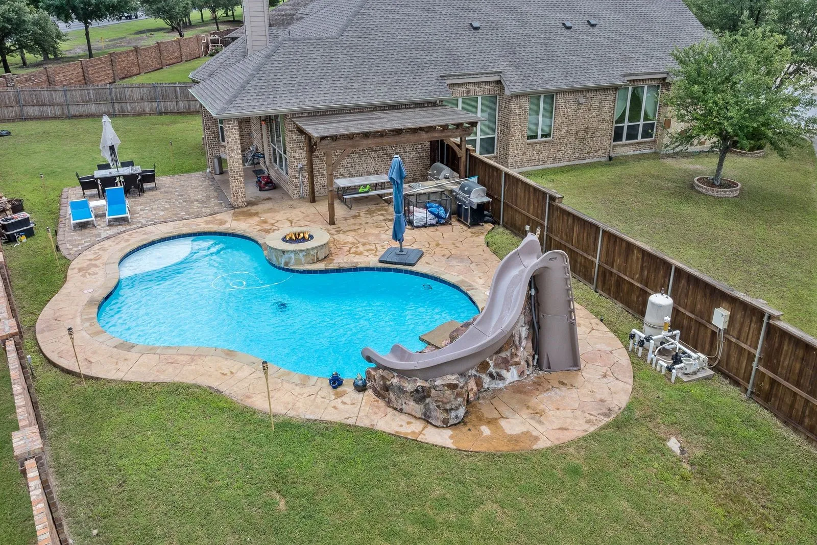 Single Family Residence For Sale in Kaufman County , 1001 Brigham Drive, Forney, Texas 75126, 4 Bedroom, 3 Bathroom, 2 Garage spaces, 2,819 Sqft, built in 2011, mls#21292556, Real Estate Agent in Forney, Homes For Sale in Kaufman county, Homes For Sale in Forney, Realtor in Forney Texas, Real Estate Brokerage Independent Realty Texas, Luminita Cordes Realtor